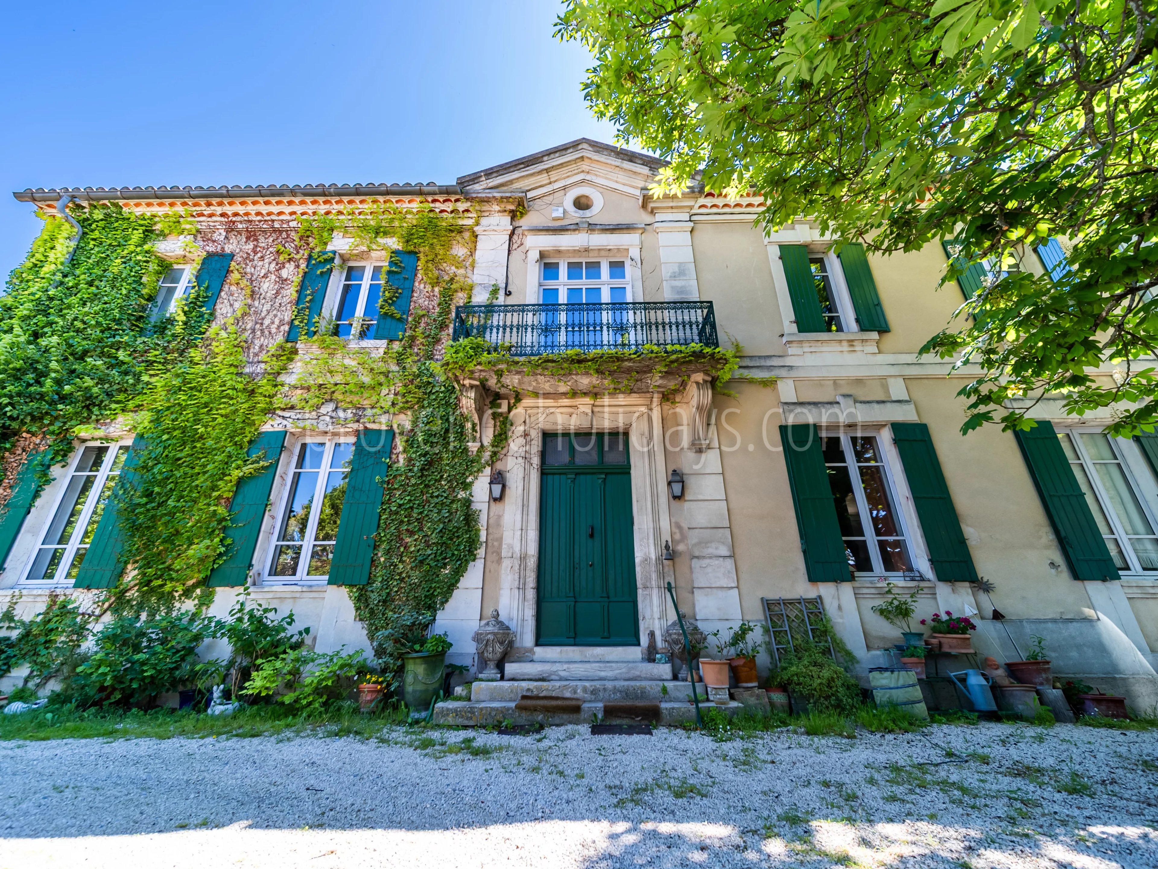 9 - Bourgeois residence in L\'Isle-sur-la-Sorgue: Villa: Exterior