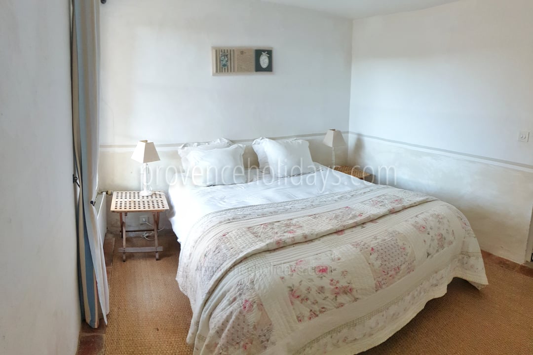 67 - Mas Lambesc: Villa: Bedroom