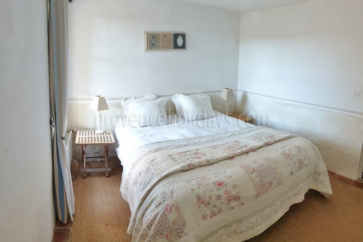 67 - Mas Lambesc: Villa: Bedroom