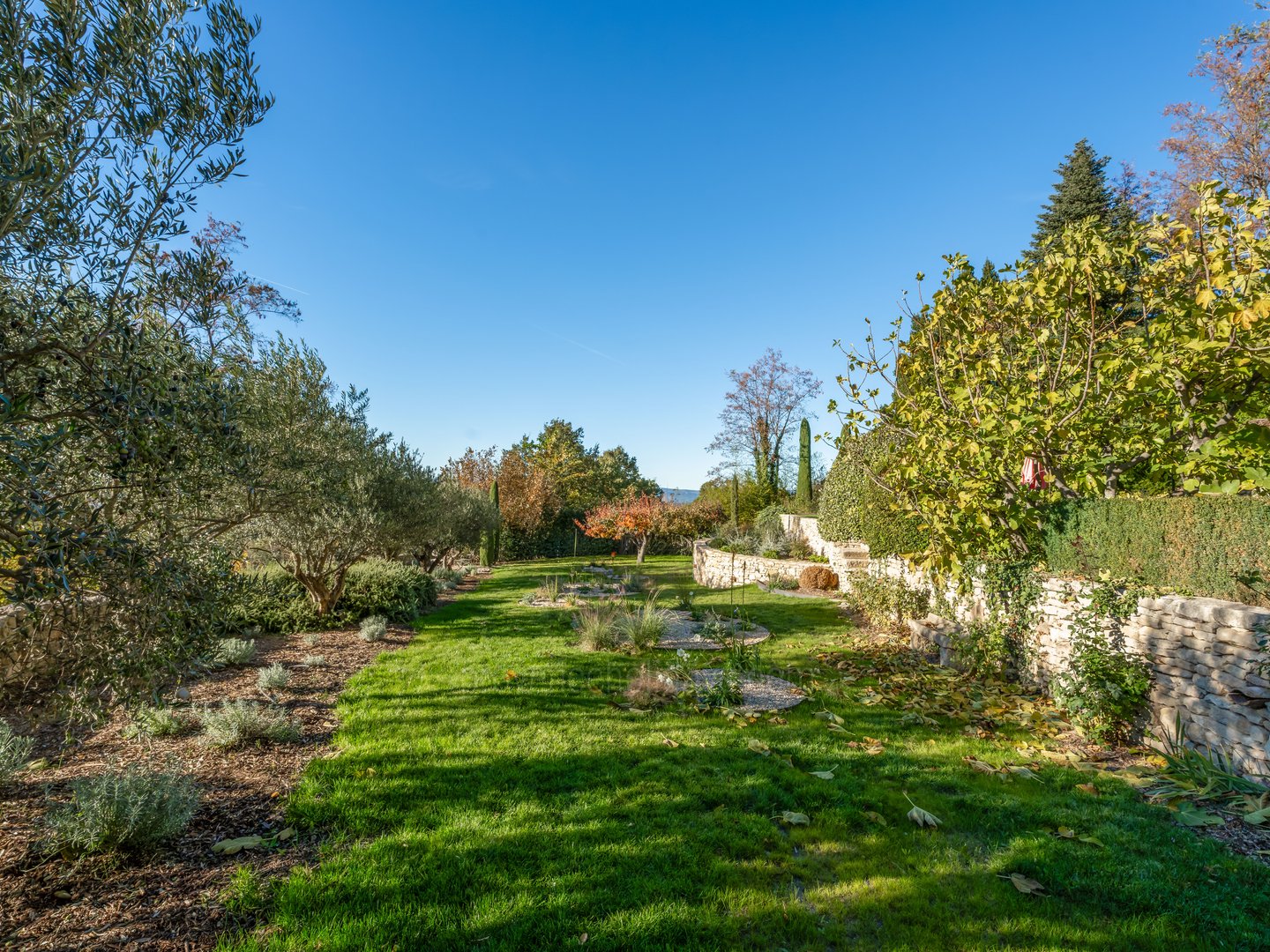 19 - 18e-eeuwse Bastide met uitzicht op de Luberon te koop - Bonnieux: Villa: Exterior