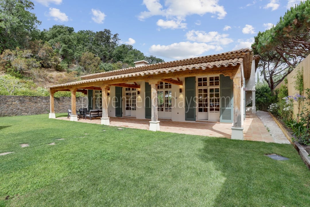 20 - Renovated mas, Ramatuelle: Villa: Exterior