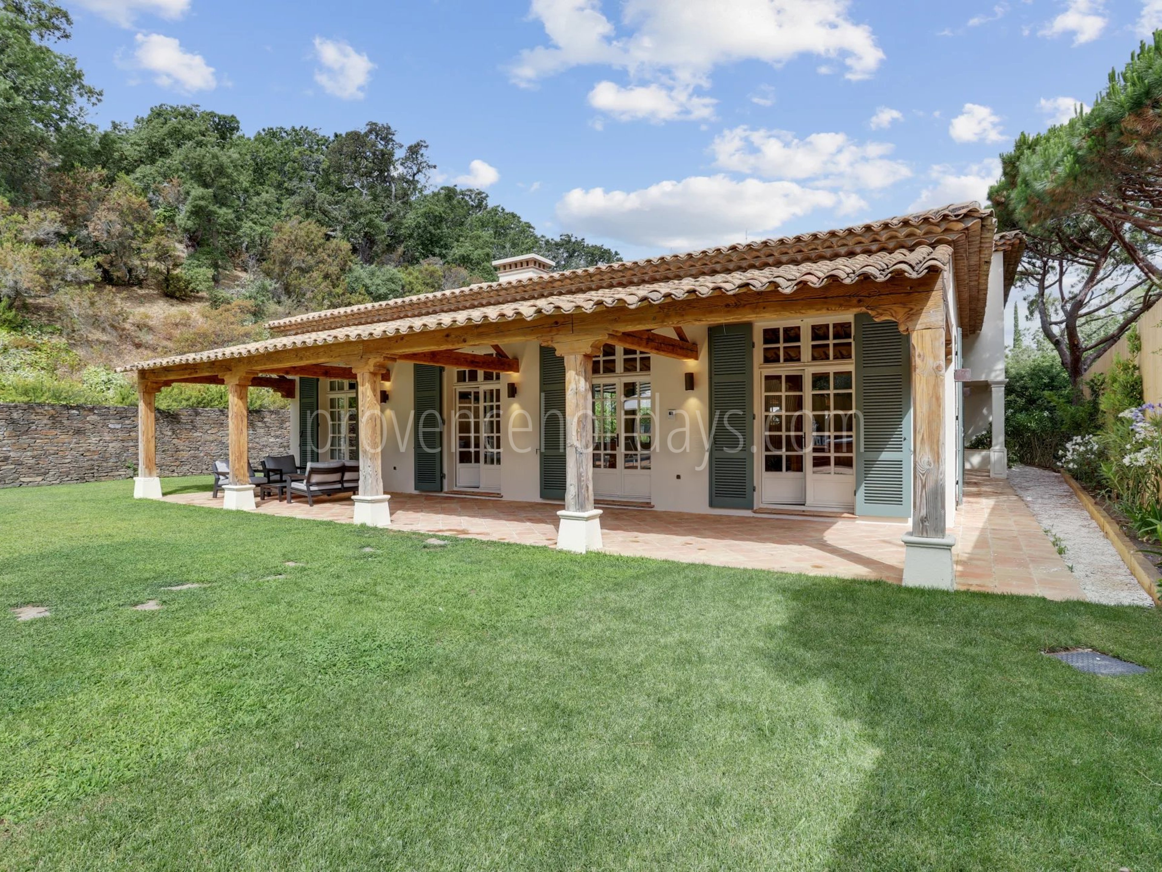 20 - Renovated mas, Ramatuelle: Villa: Exterior