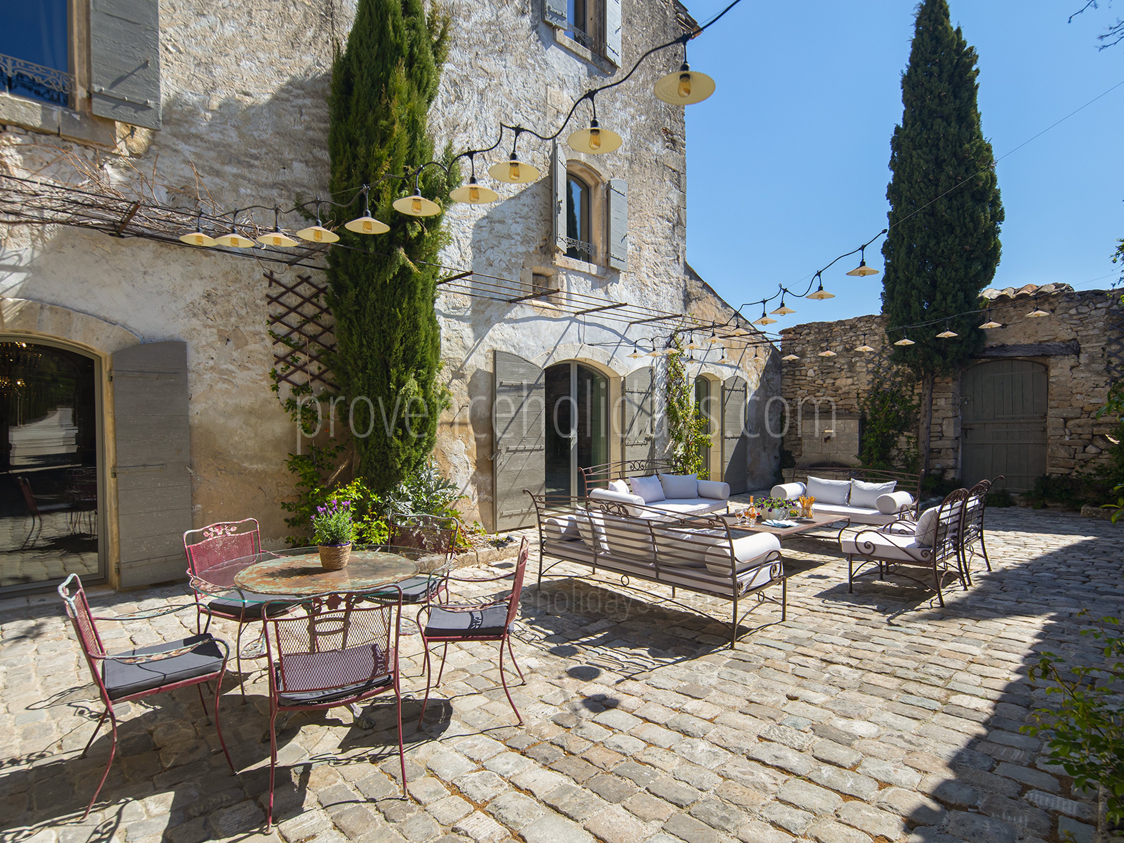 10 - Le Mas des Cyprès: Villa: Exterior