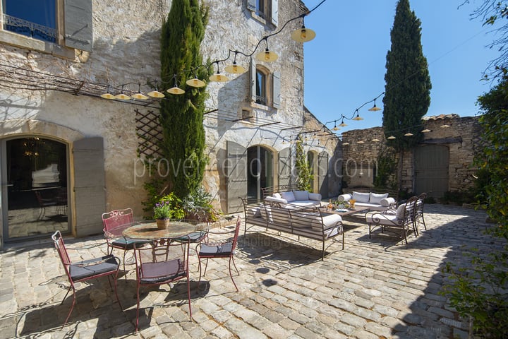 10 - Le Mas des Cyprès: Villa: Exterior