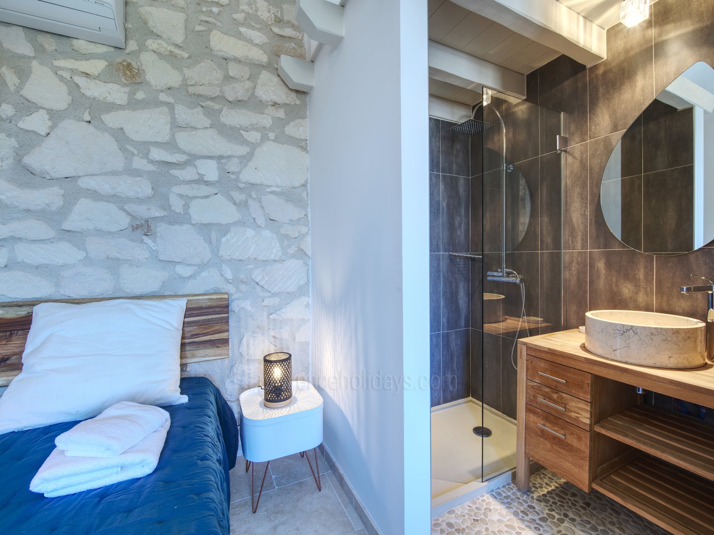 17 - Mazet de Fontvieille: Villa: Bathroom