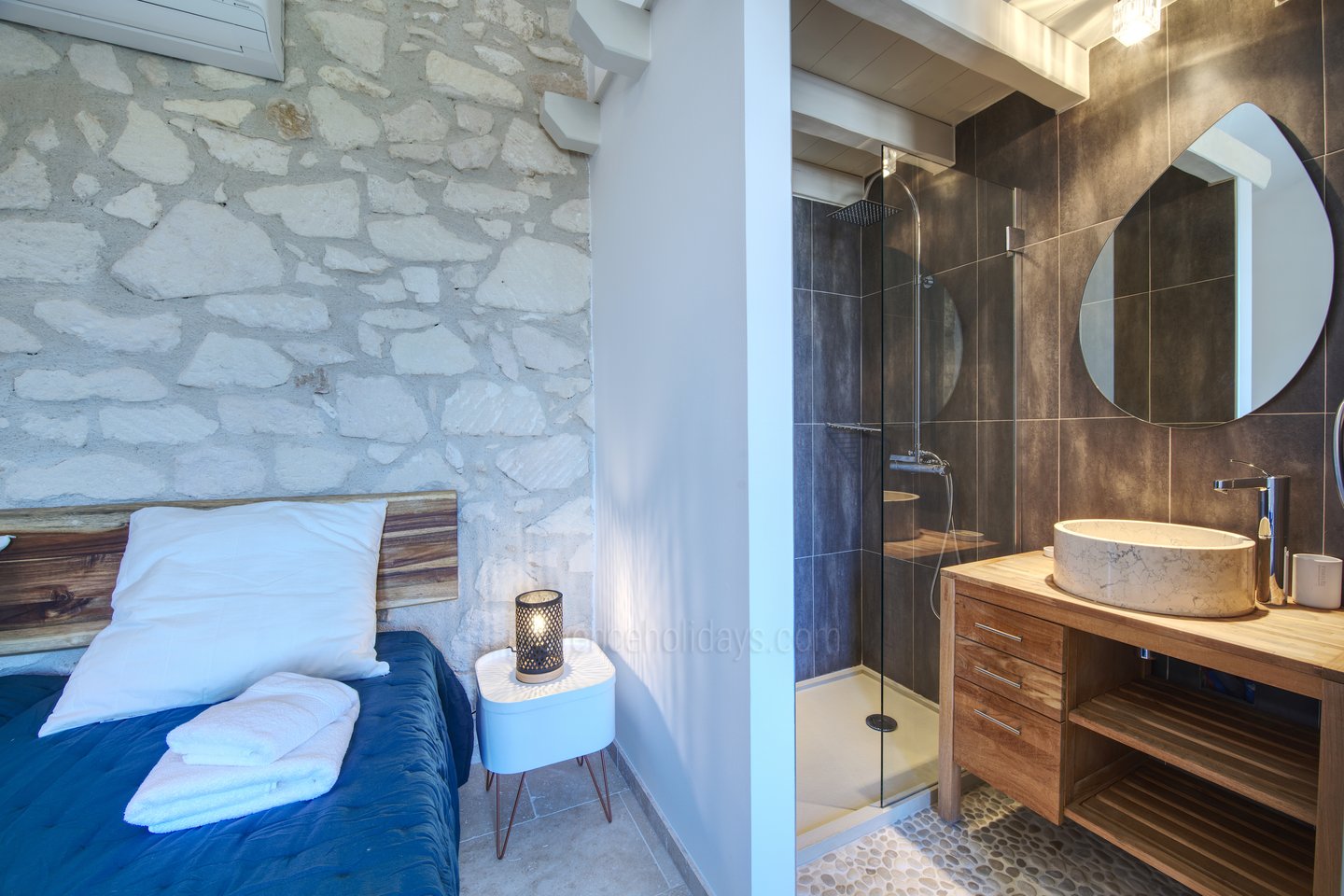 25 - Mazet de Fontvieille: Villa: Bathroom