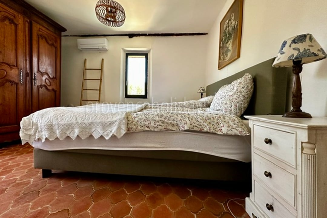 24 - La Bastide: Villa: Bedroom