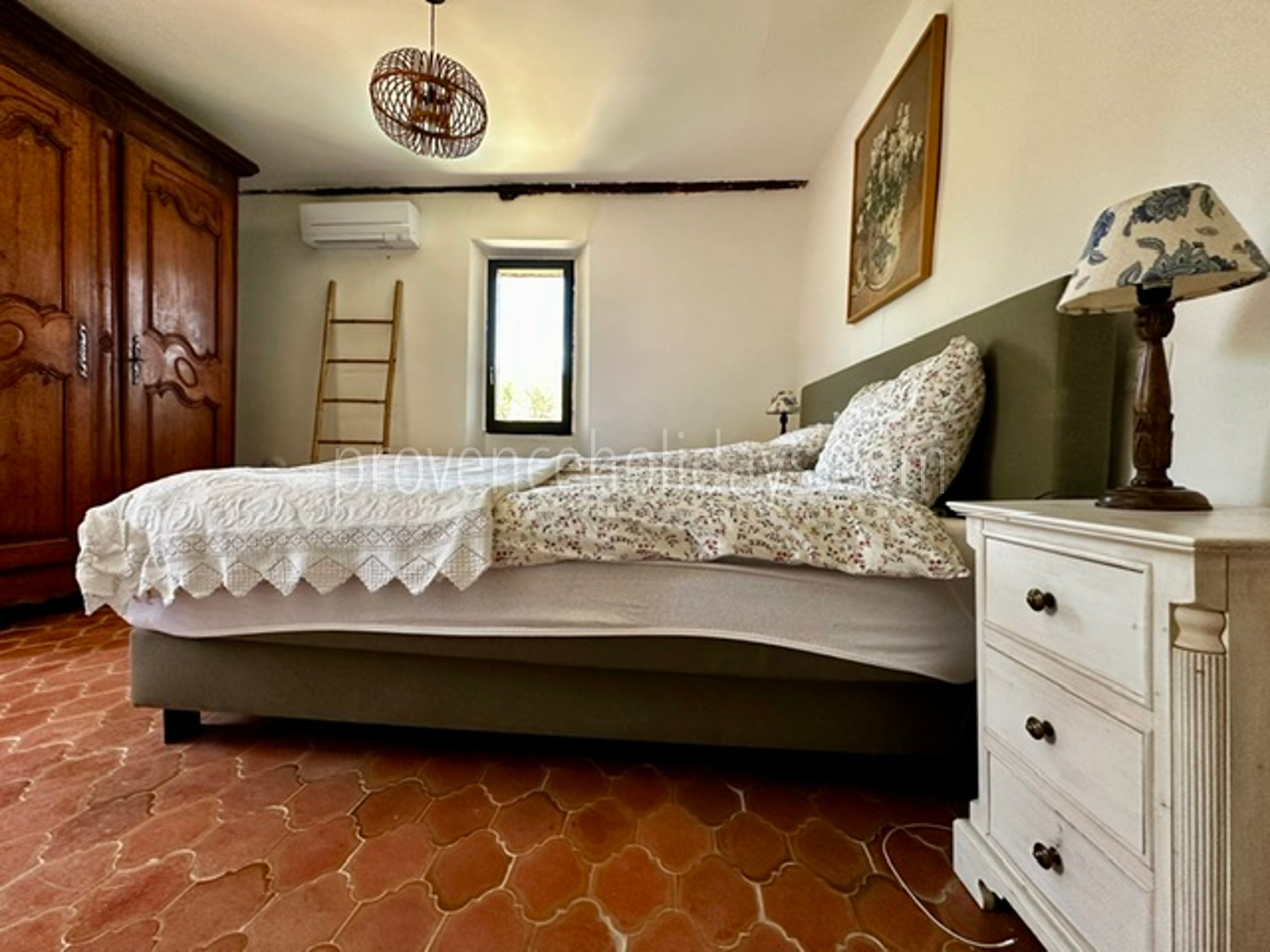 24 - La Bastide: Villa: Bedroom