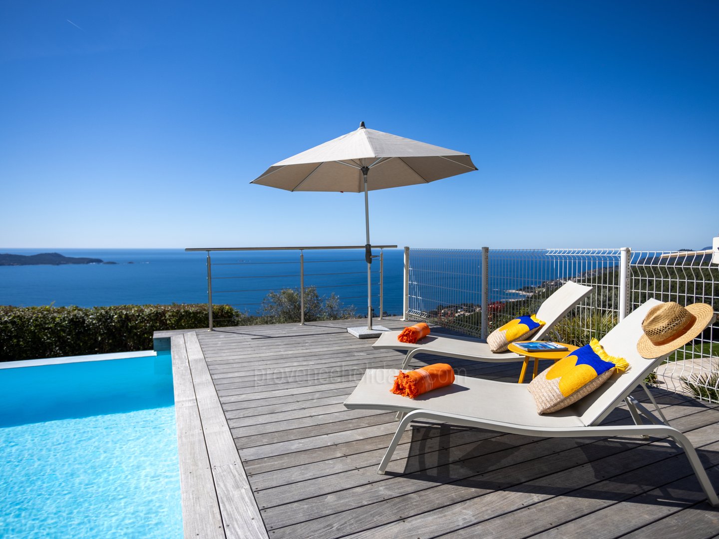 4 - La Villa du Var: Villa: Pool