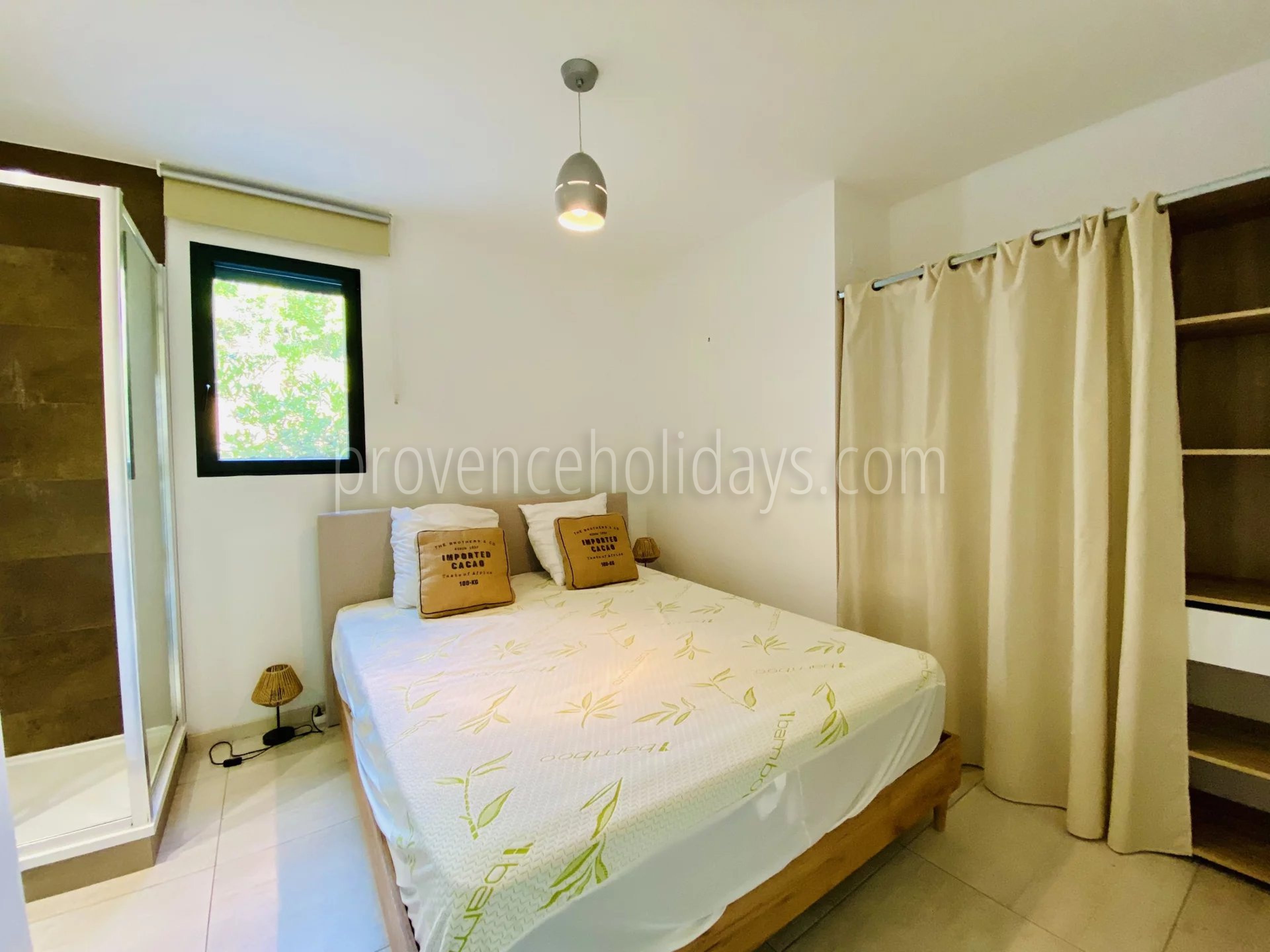 12 - Villa met zelfstandige ruimte in Cavalaire-sur-Mer: Villa: Bedroom