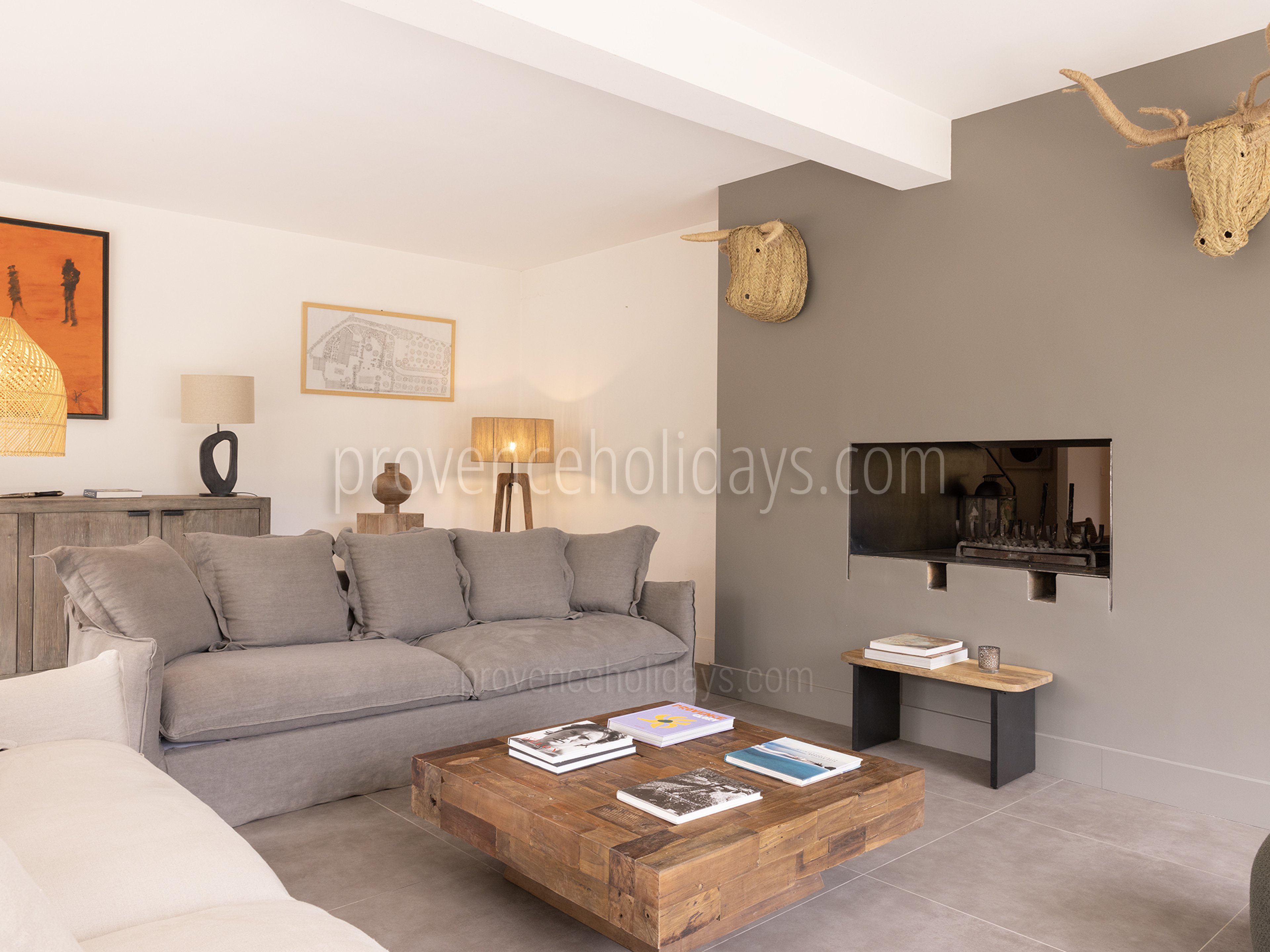 24 - Mas du Figuier: Villa: Interior