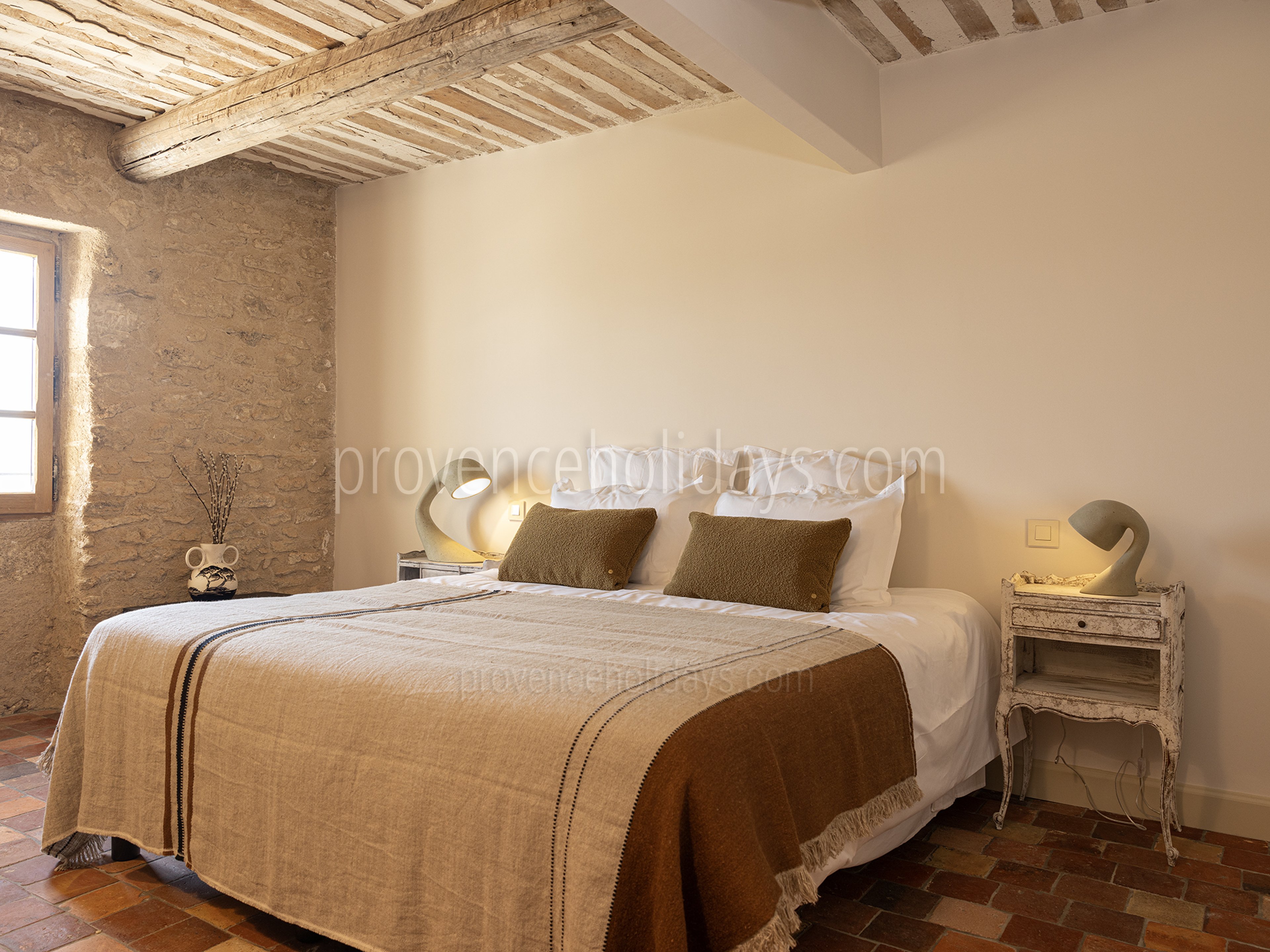24 - Mas du Rocher: Villa: Bedroom