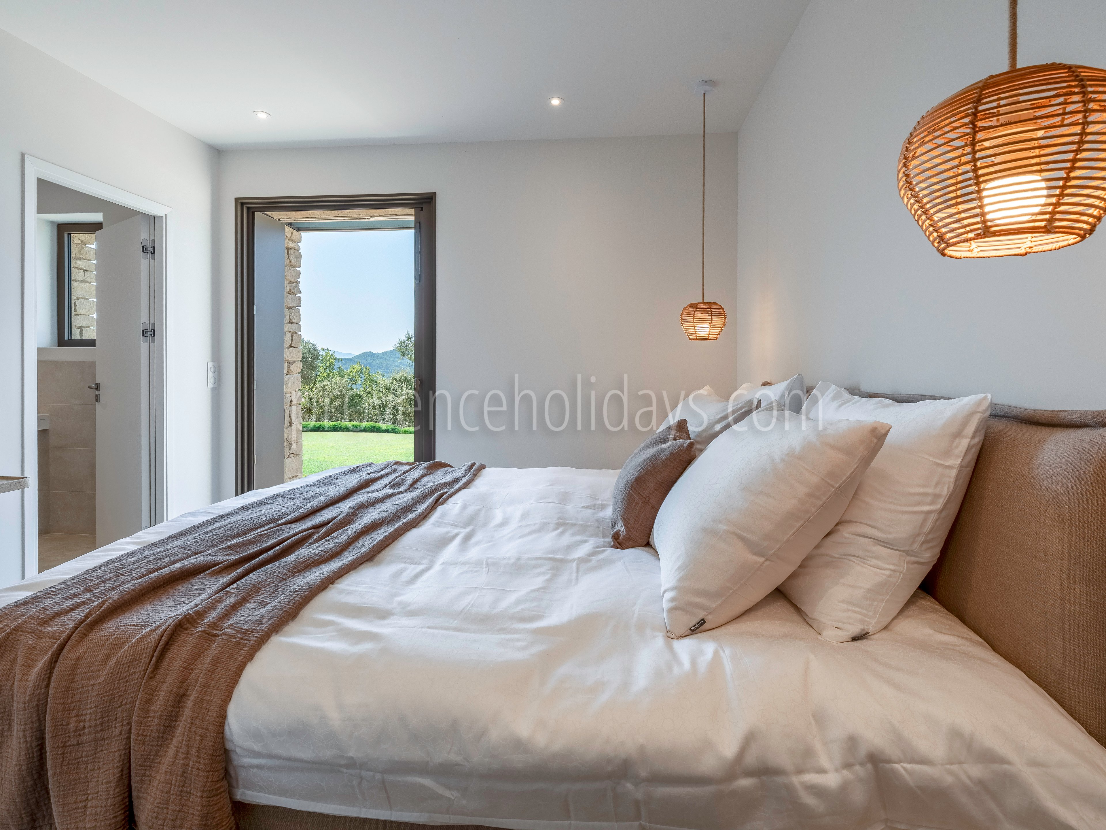 39 - Villa Clair de Luberon: Villa: Bedroom