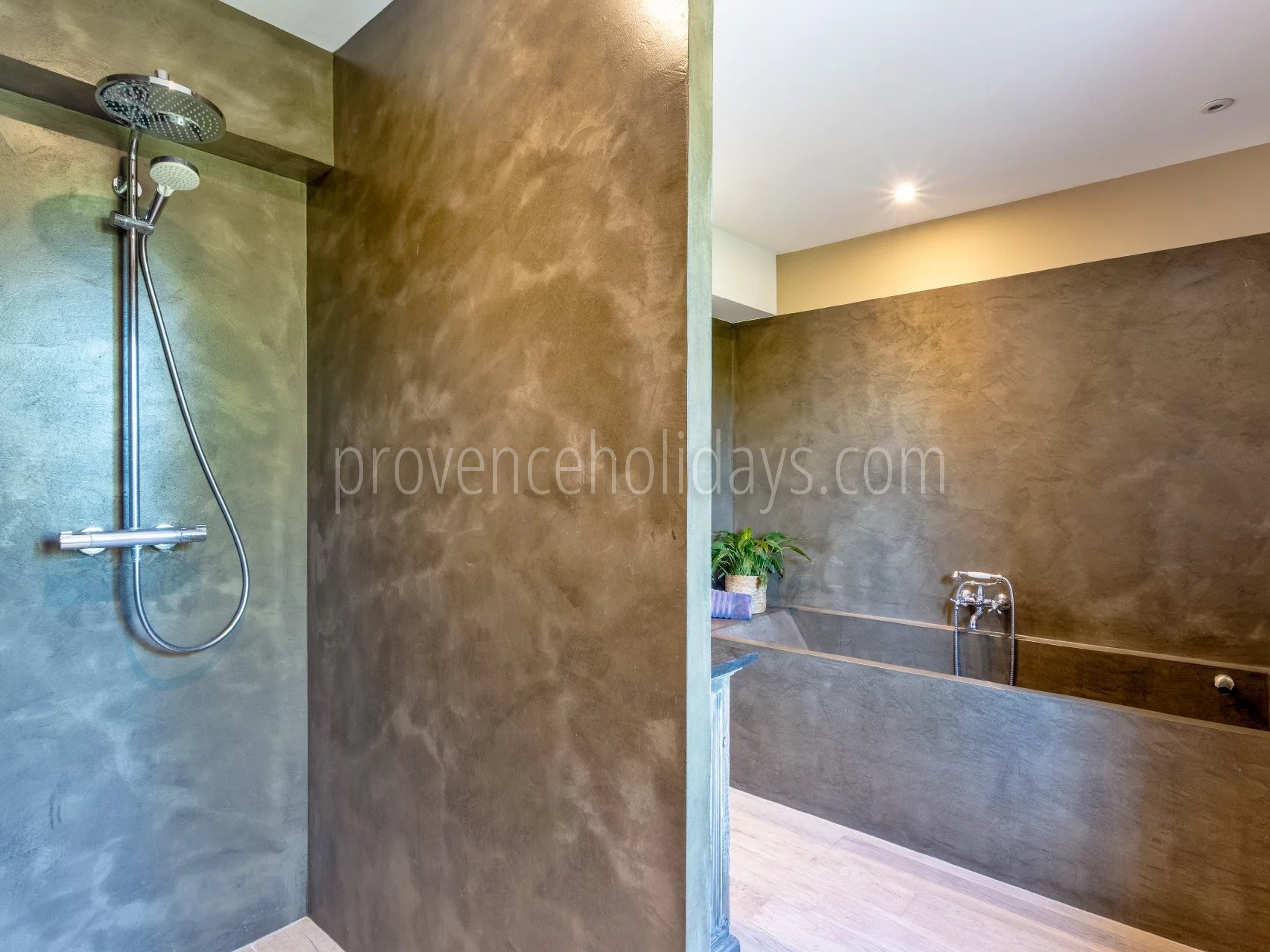 18 - Stone estate in La Garde-Freinet: Villa: Bathroom