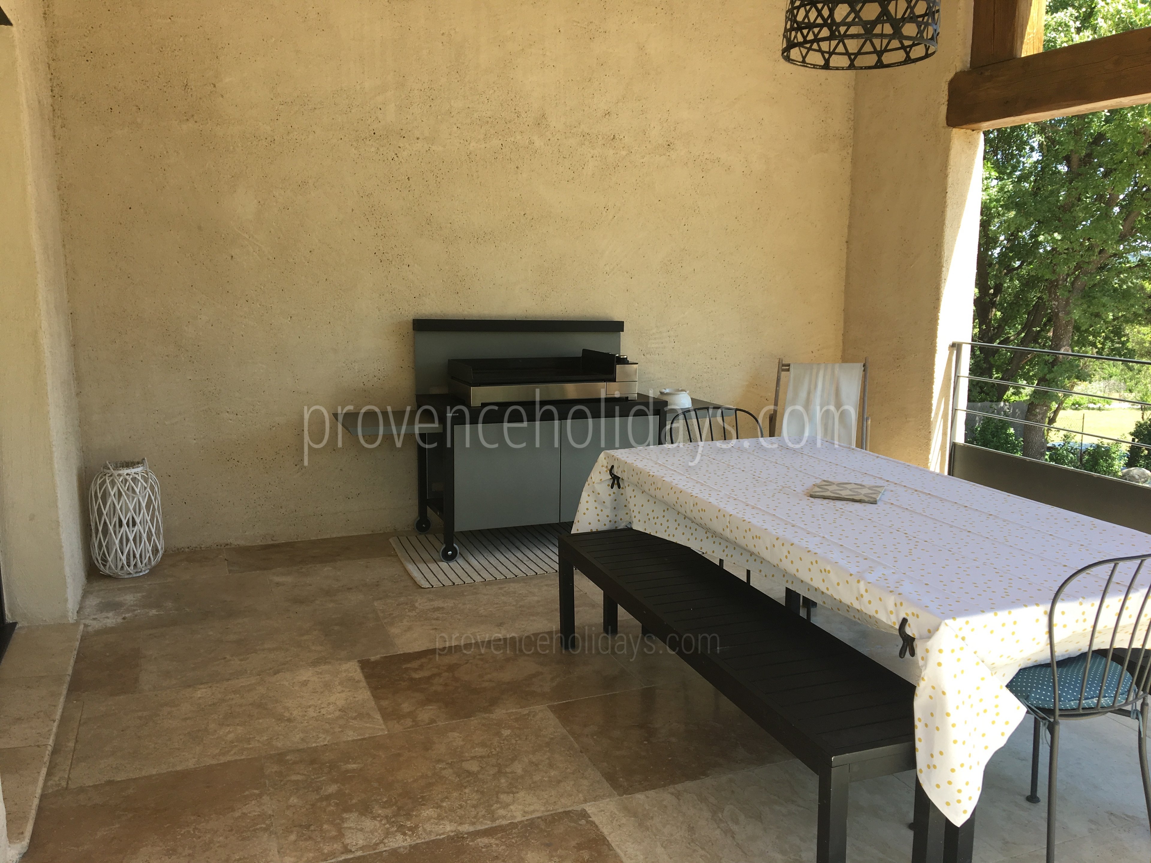 20 - Le Mas Provençal: Villa: Exterior