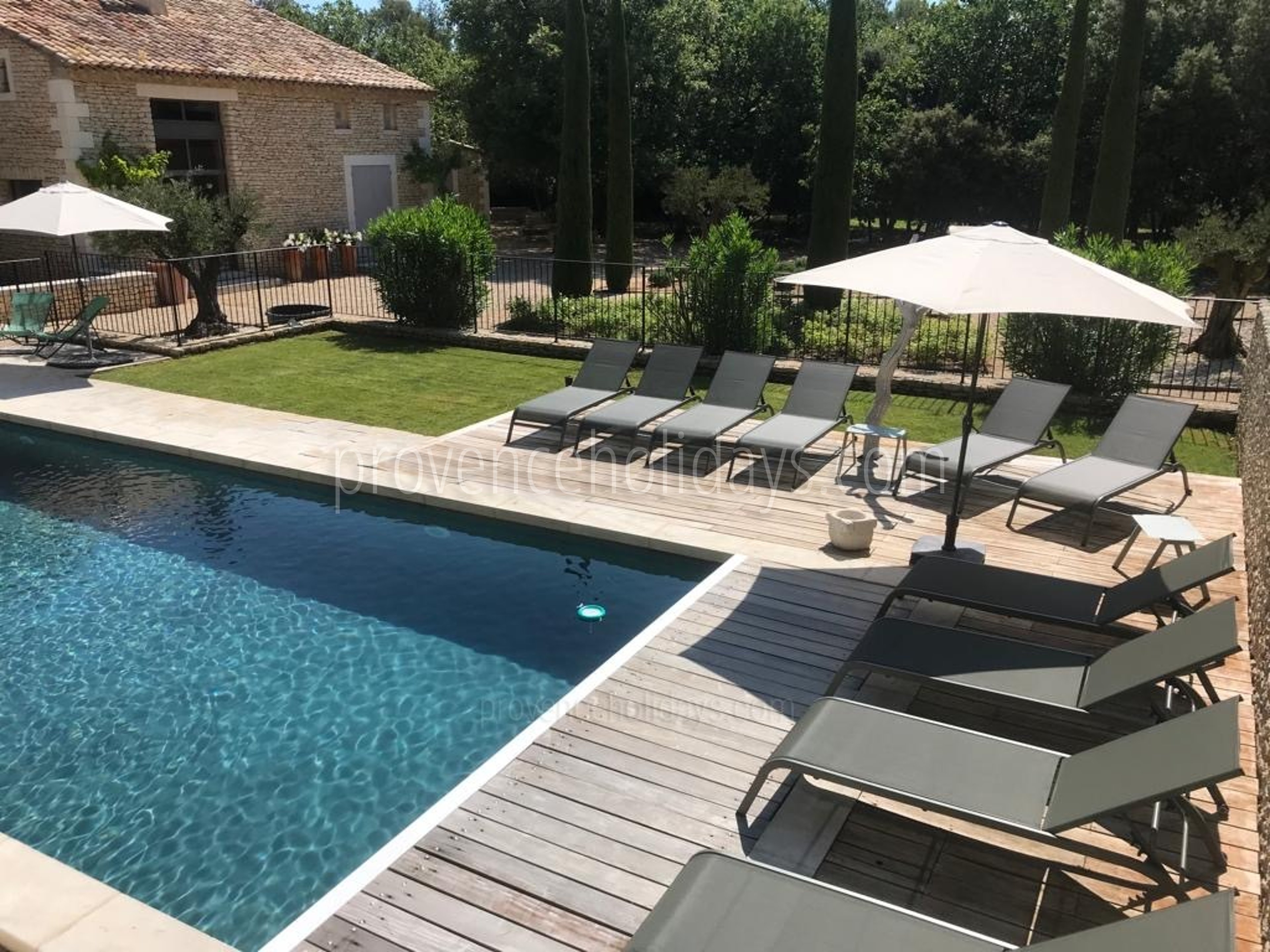 17 - Le Mas de la Pinède: Villa: Pool