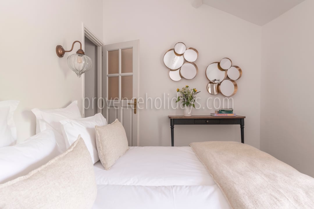 130 - Mas du Carlet: Villa: Bedroom