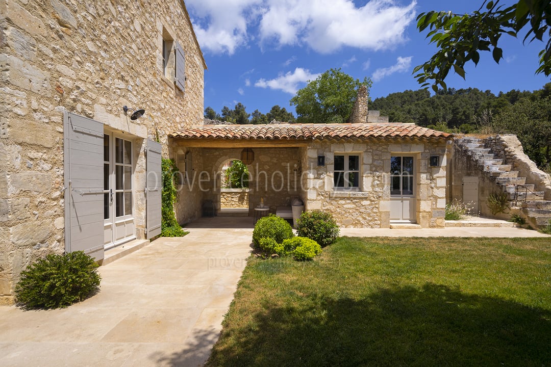 13 - Mas des Baux: Villa: Exterior
