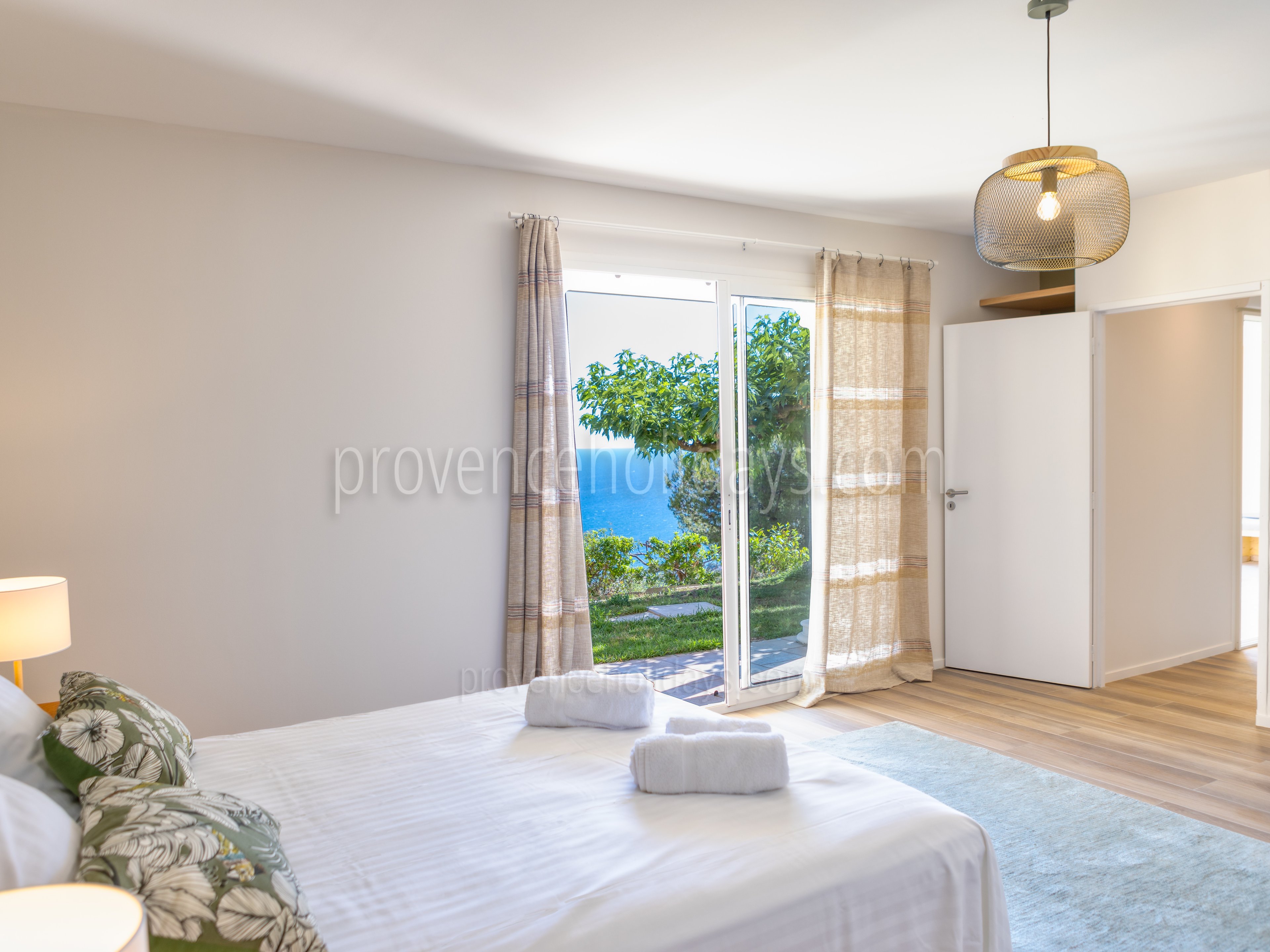 68 - Villa du Var: Villa: Bedroom