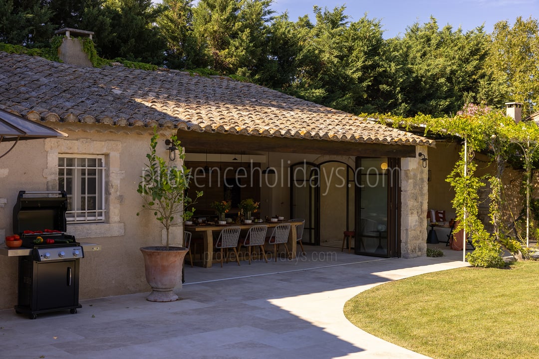 25 - Le Mas des Magnans: Villa: Exterior