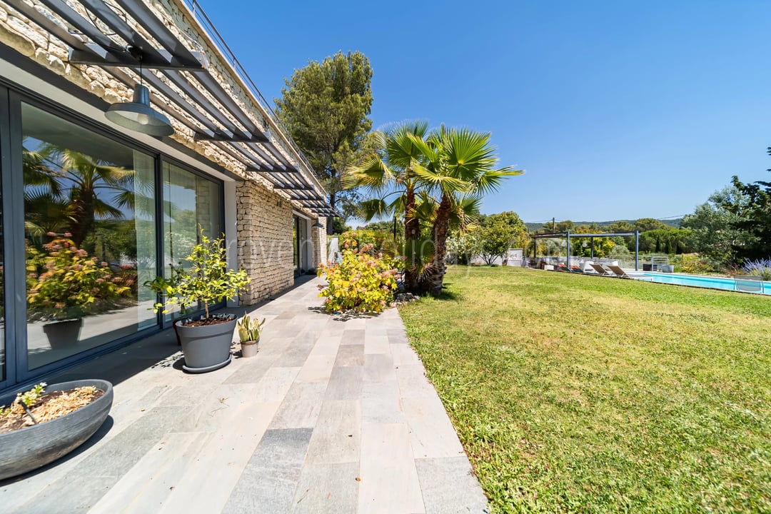 13 - Villa with pool in Pernes-les-Fontaines: Villa: Exterior