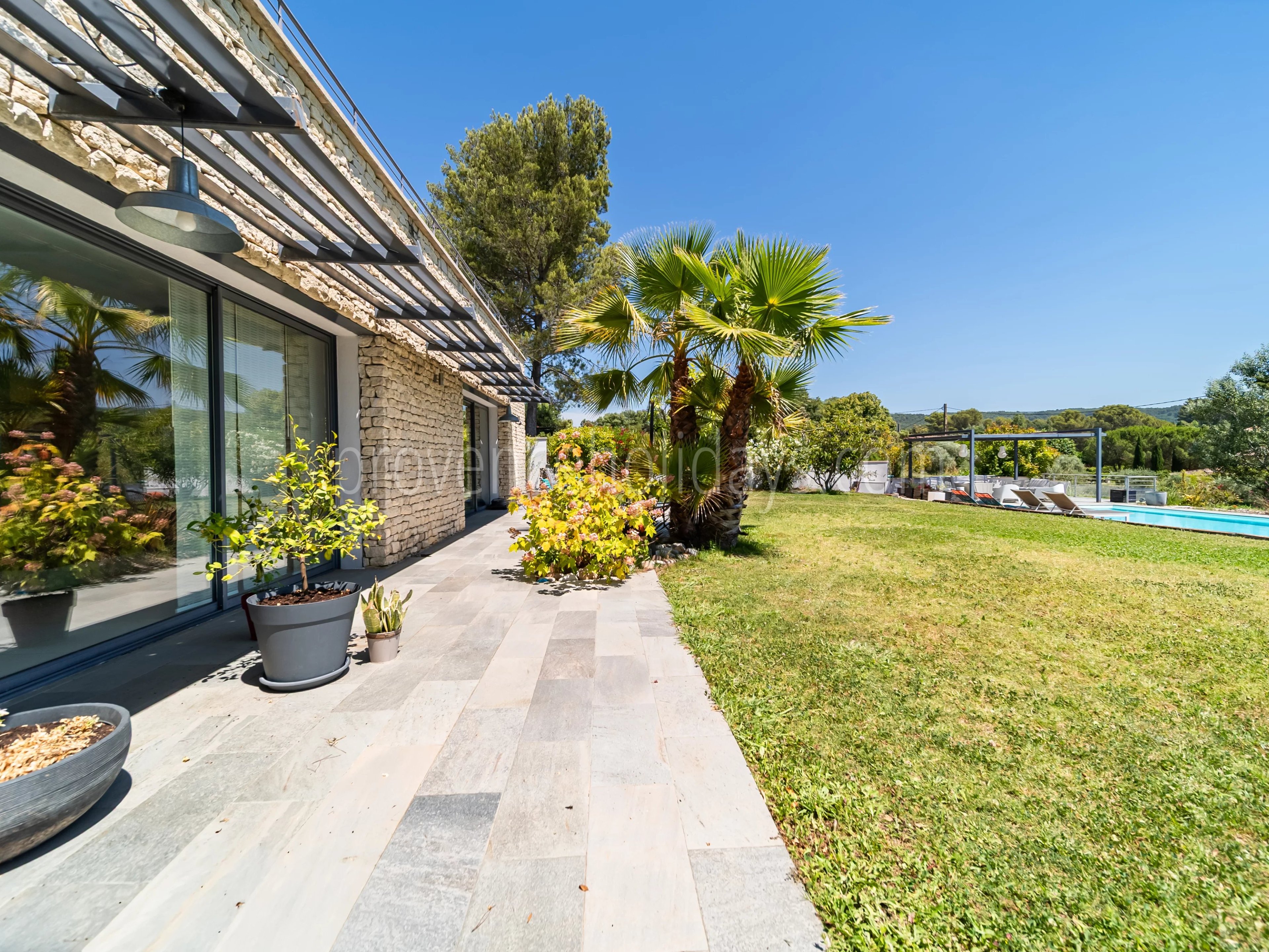 13 - Villa with pool in Pernes-les-Fontaines: Villa: Exterior