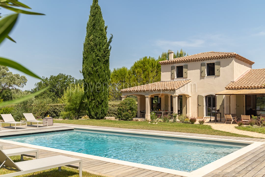 Prestigious villa with heated pool near Aix en Provence