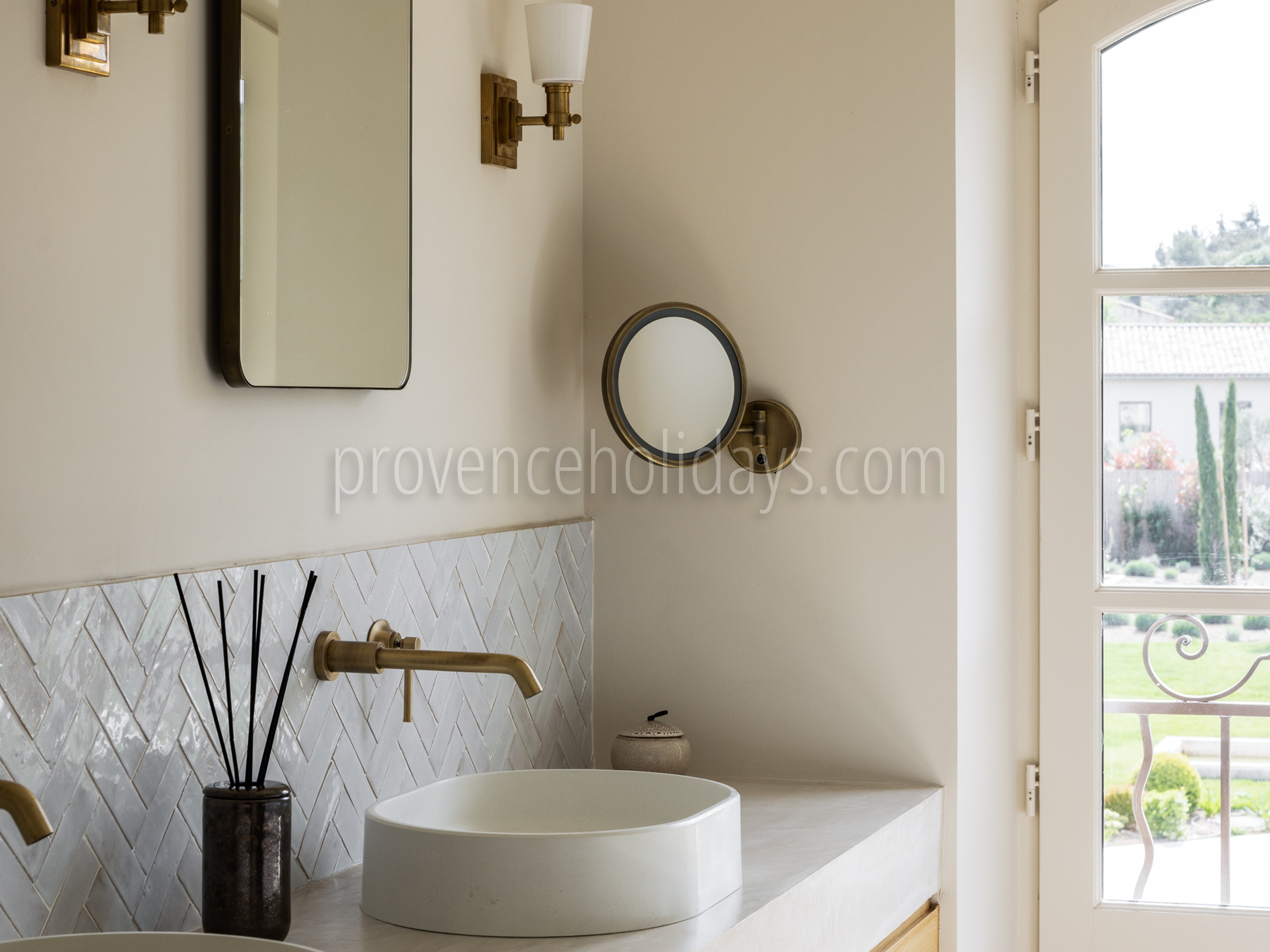 44 - Mas Chabaud: Villa: Bathroom