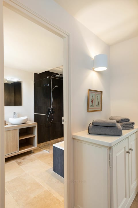 10 - Mas de Vidauban: Villa: Bathroom