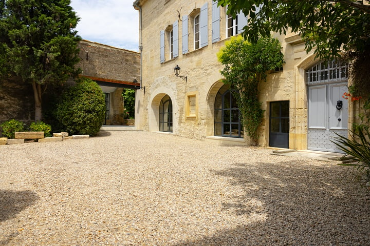 8 - La Bâtisse d\'Uzès: Villa: Exterior