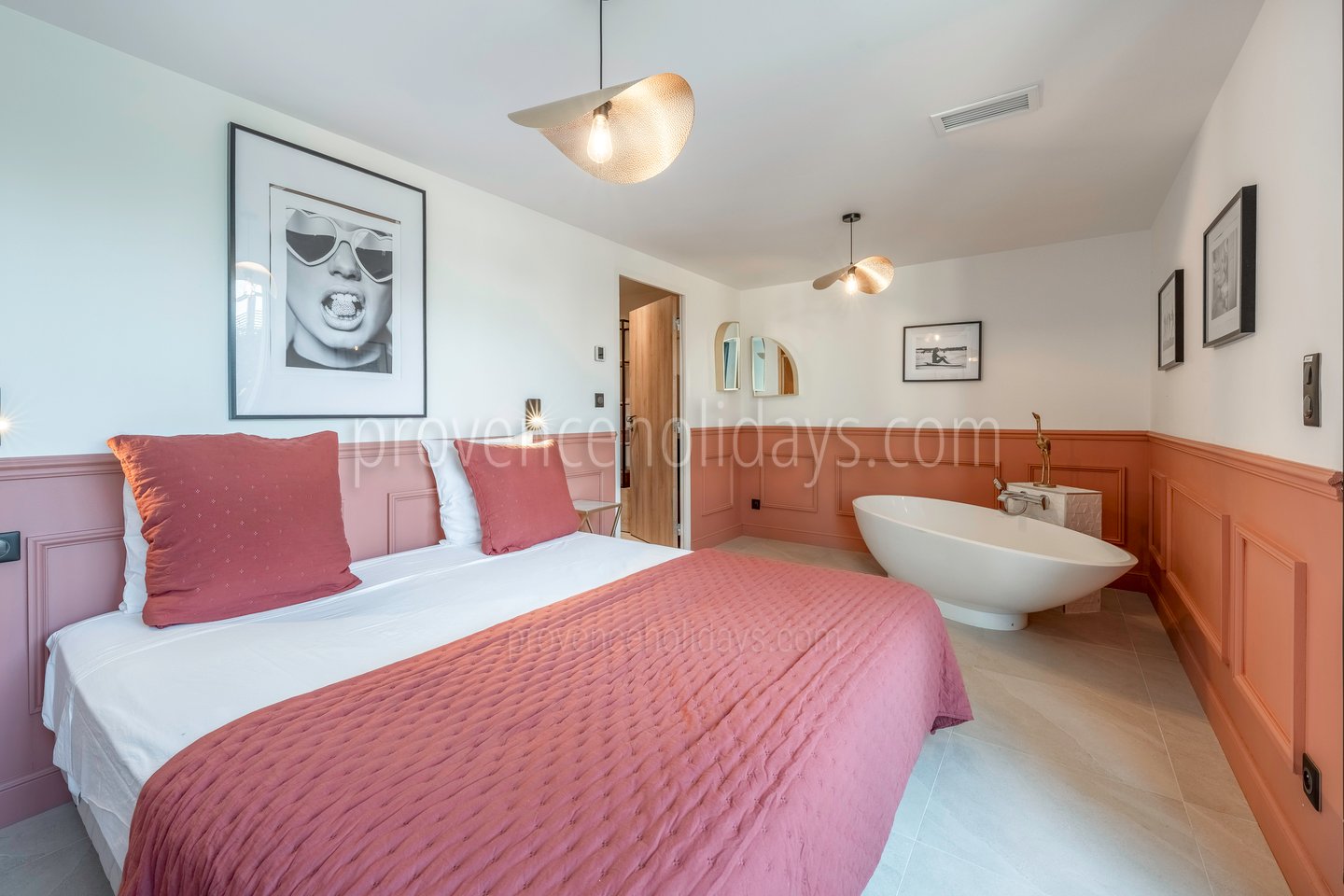 18 - Mas du Repos: Villa: Bedroom 1