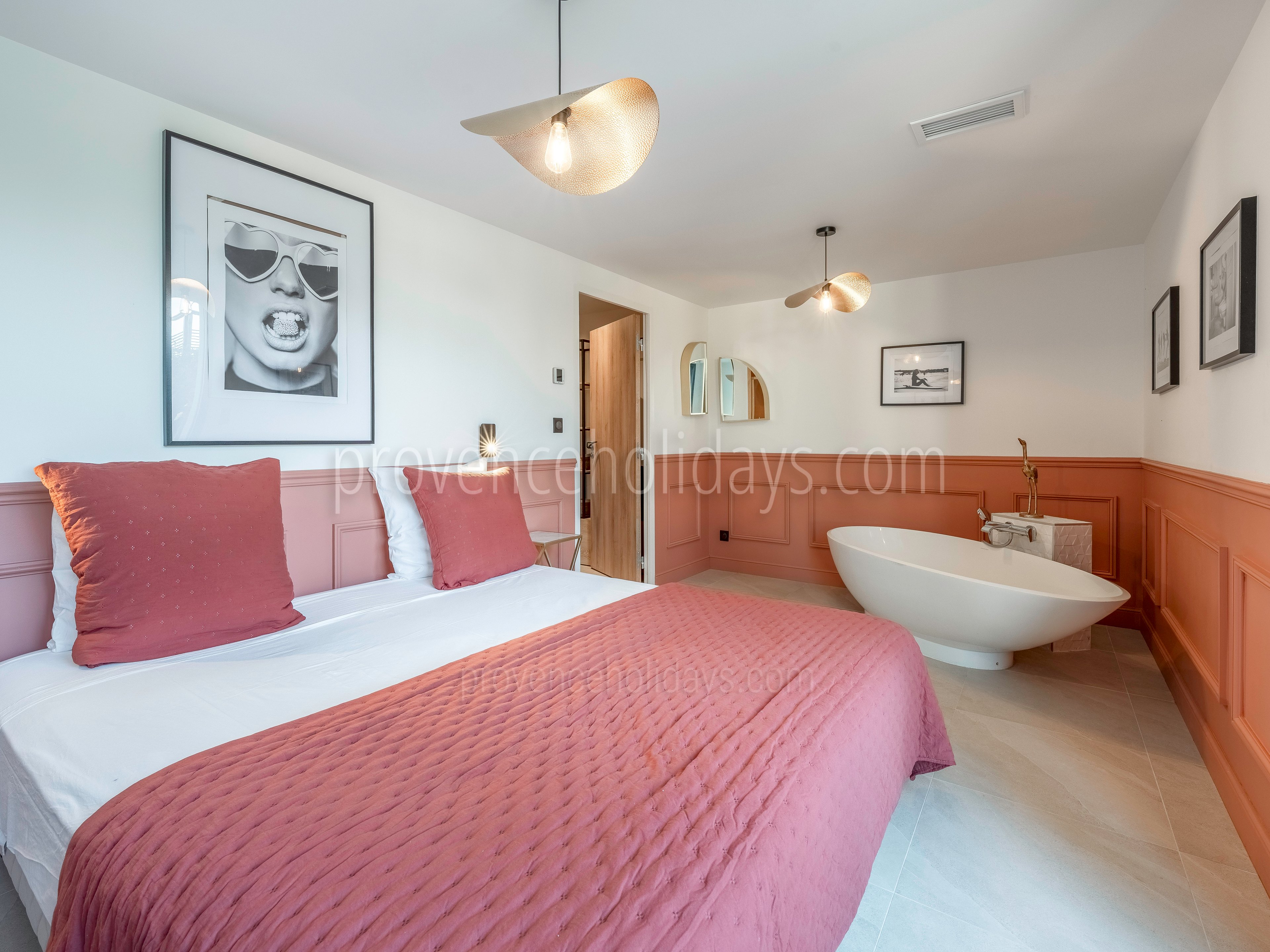 18 - Mas du Repos: Villa: Bedroom 1