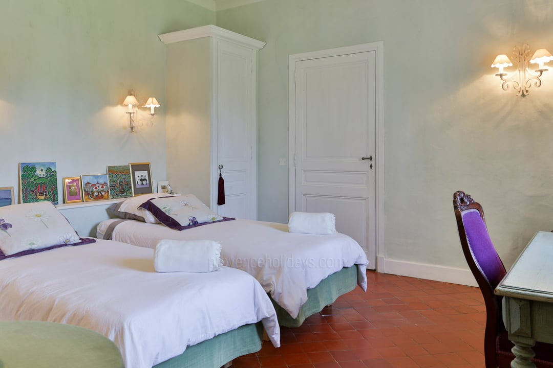 Le Domaine des Cyprès: Bedroom 4