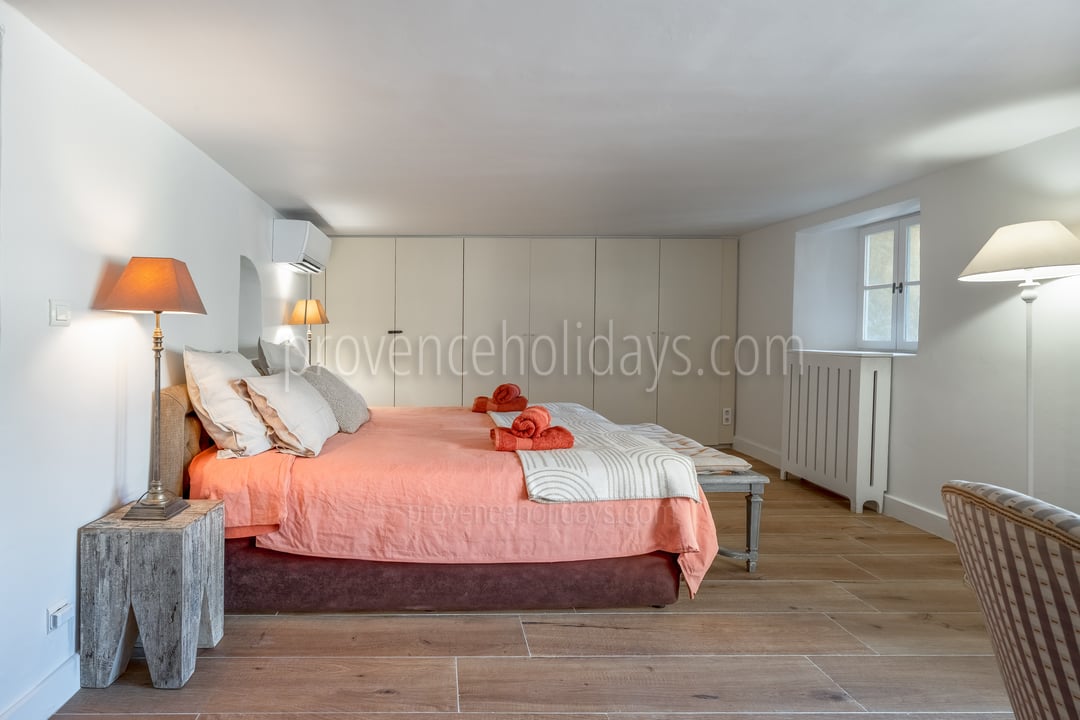 20 - Le Mas de Cabrières: Villa: Bedroom