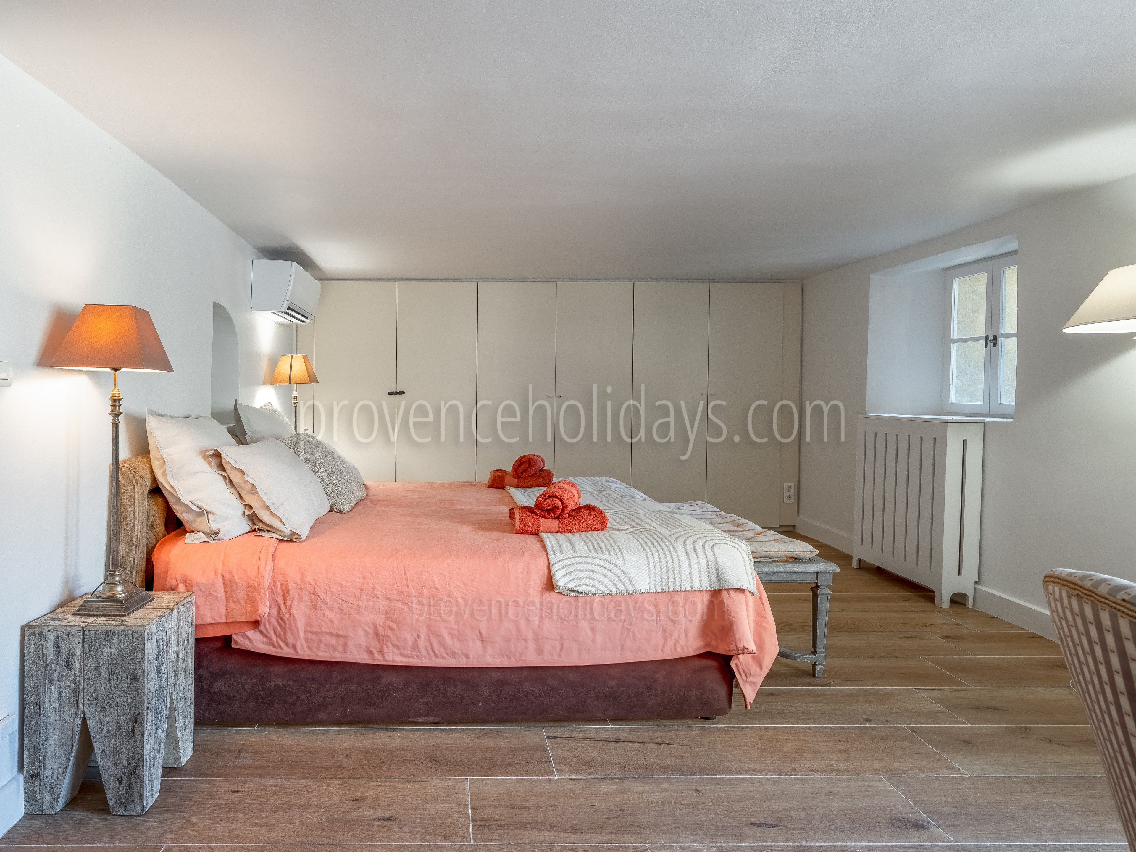 20 - Le Mas de Cabrières: Villa: Bedroom