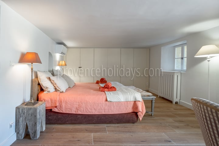 19 - Le Mas de Cabrières: Villa: Bedroom 1