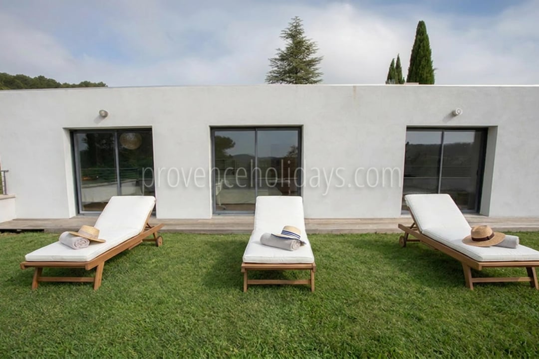 23 - Villa with pool in Pernes-les-Fontaines: Villa: Bedroom