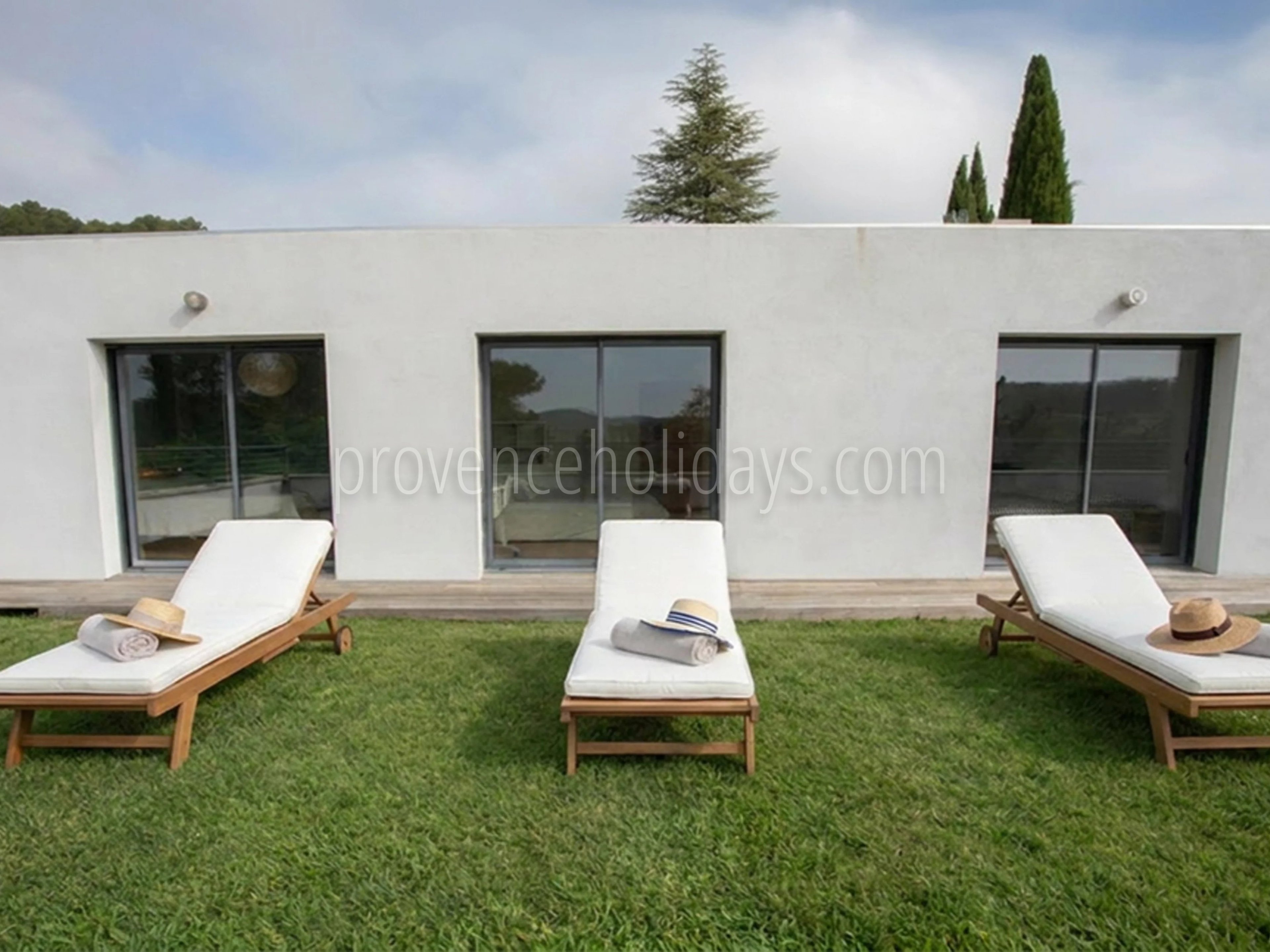 23 - Villa with pool in Pernes-les-Fontaines: Villa: Bedroom
