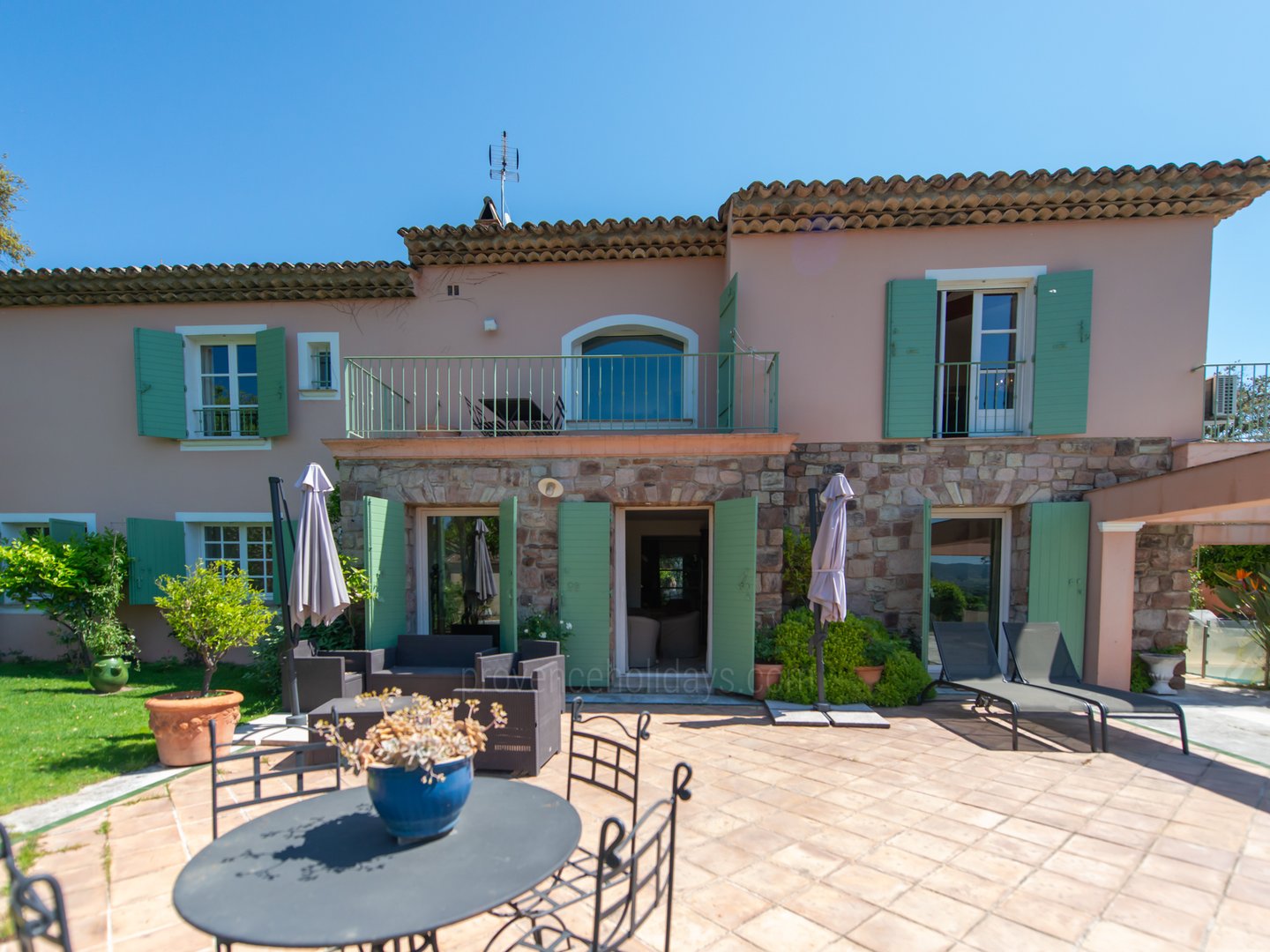 16 - Villa Maures: Villa: Exterior