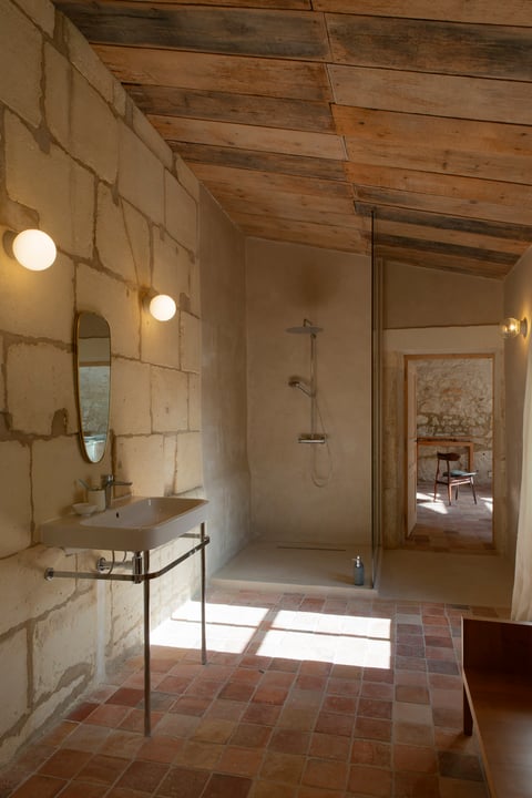 11 - La Cours des Artistes: Villa: Bathroom