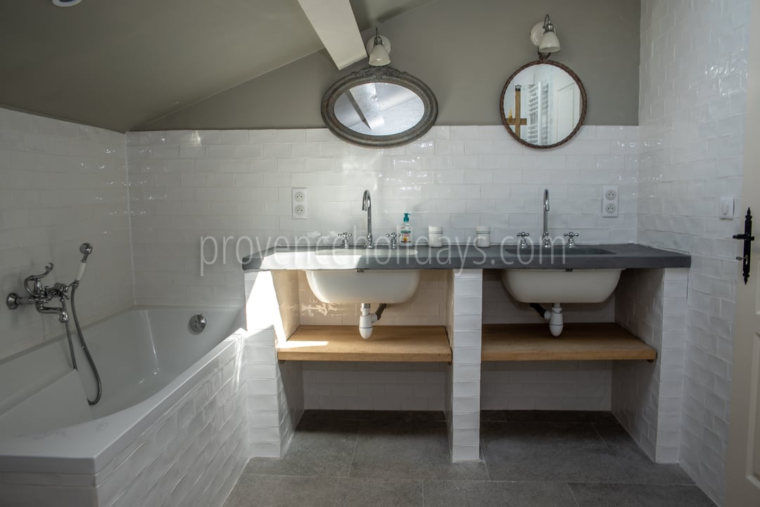 13 - La Bastide: Villa: Bathroom