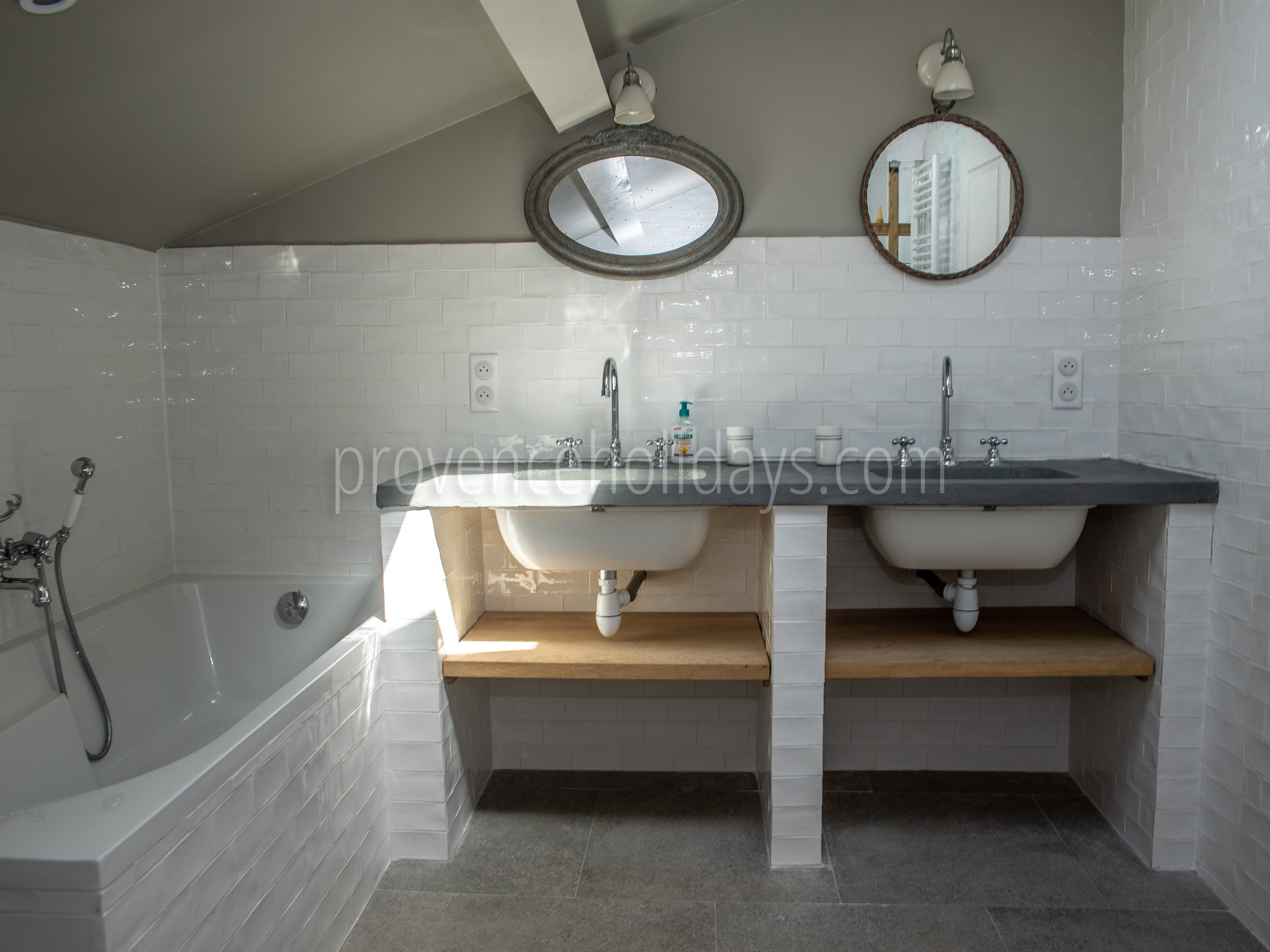 13 - La Bastide: Villa: Bathroom
