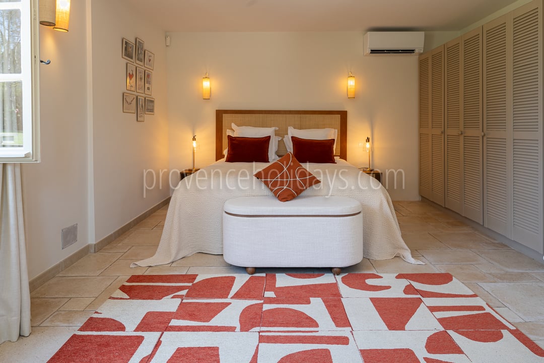 7 - Le Mas des Magnans: Villa: Bedroom