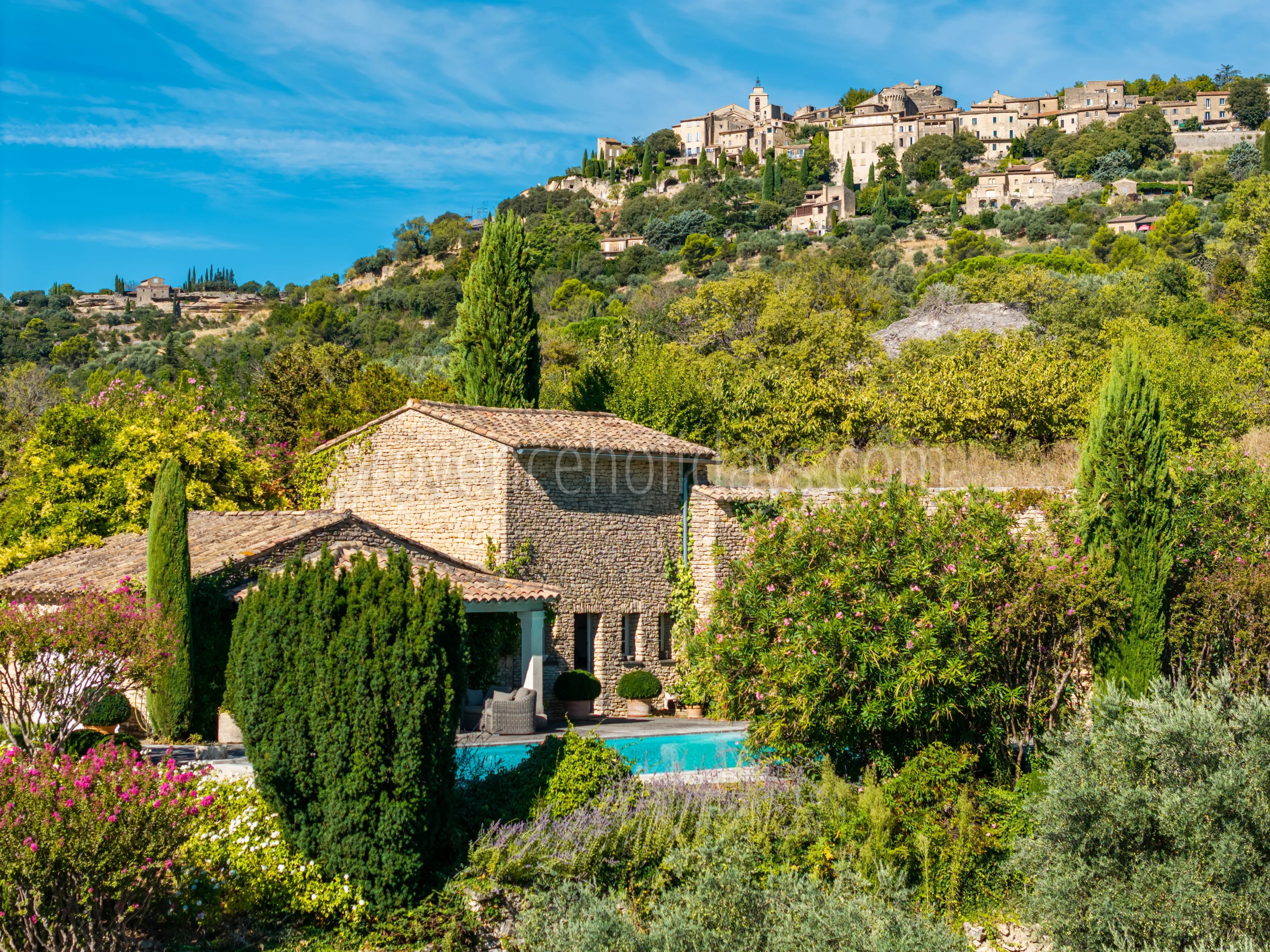 4 - Character mas in Gordes: Villa: Exterior