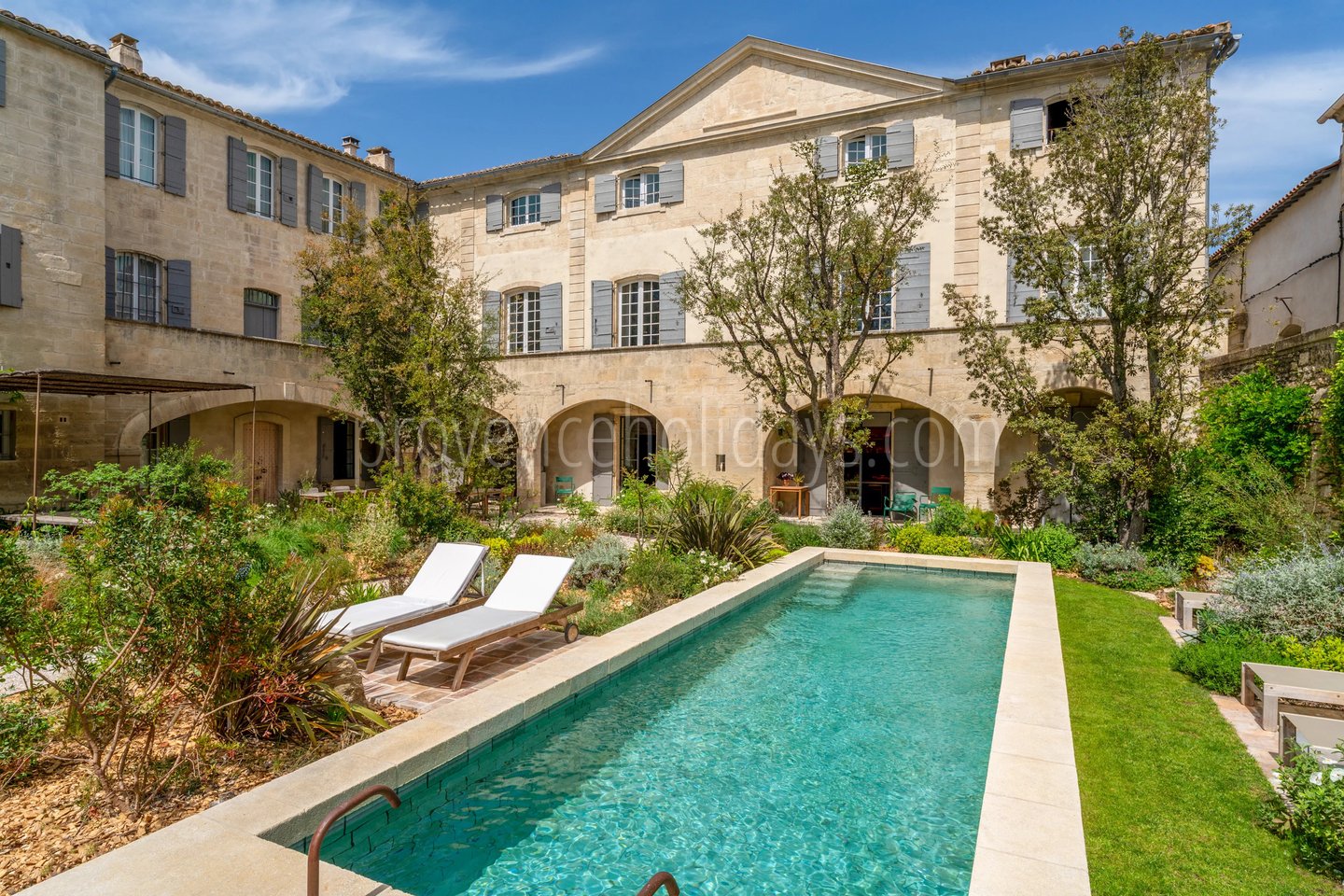 1 - Restored residence in Saint-Rémy-de-Provence: Villa: Exterior