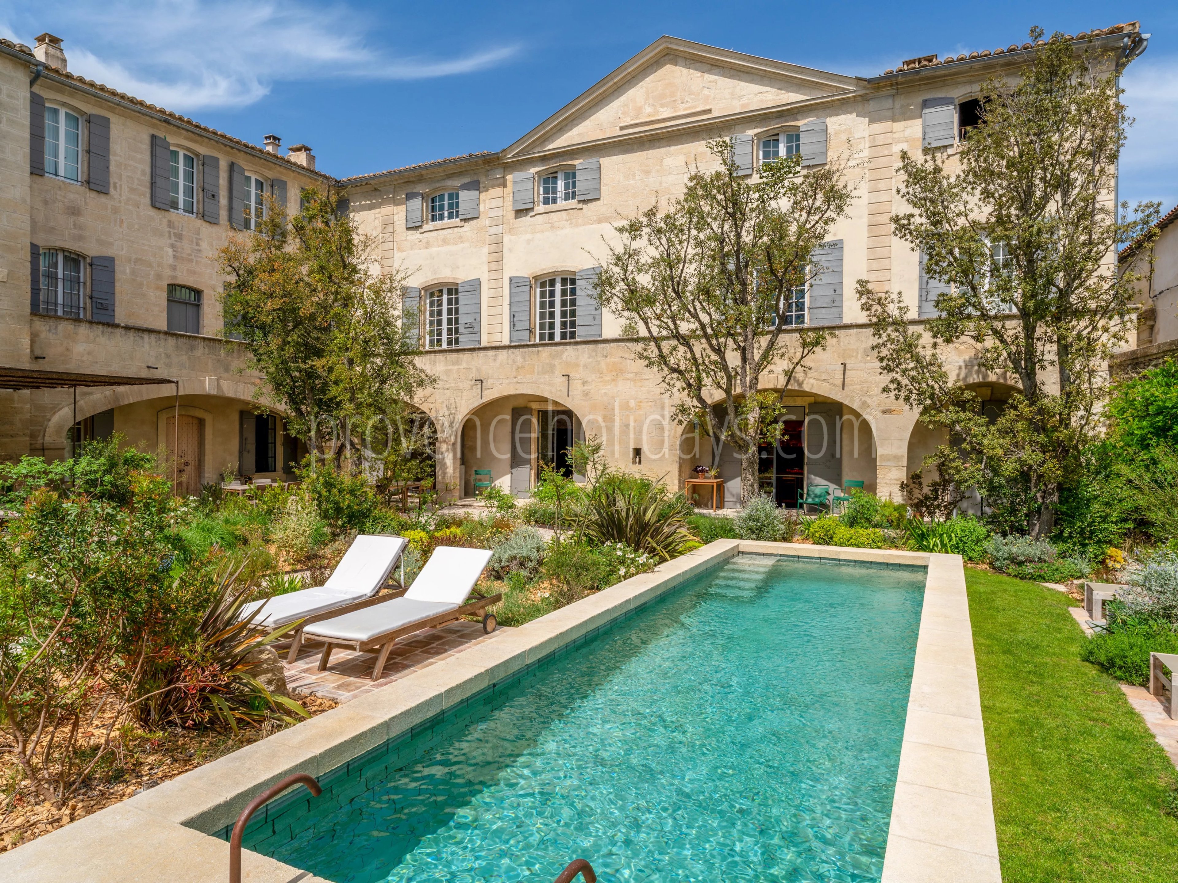 1 - Restored residence in Saint-Rémy-de-Provence: Villa: Exterior
