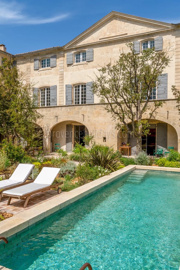 1 - Restored residence in Saint-Rémy-de-Provence: Villa: Exterior