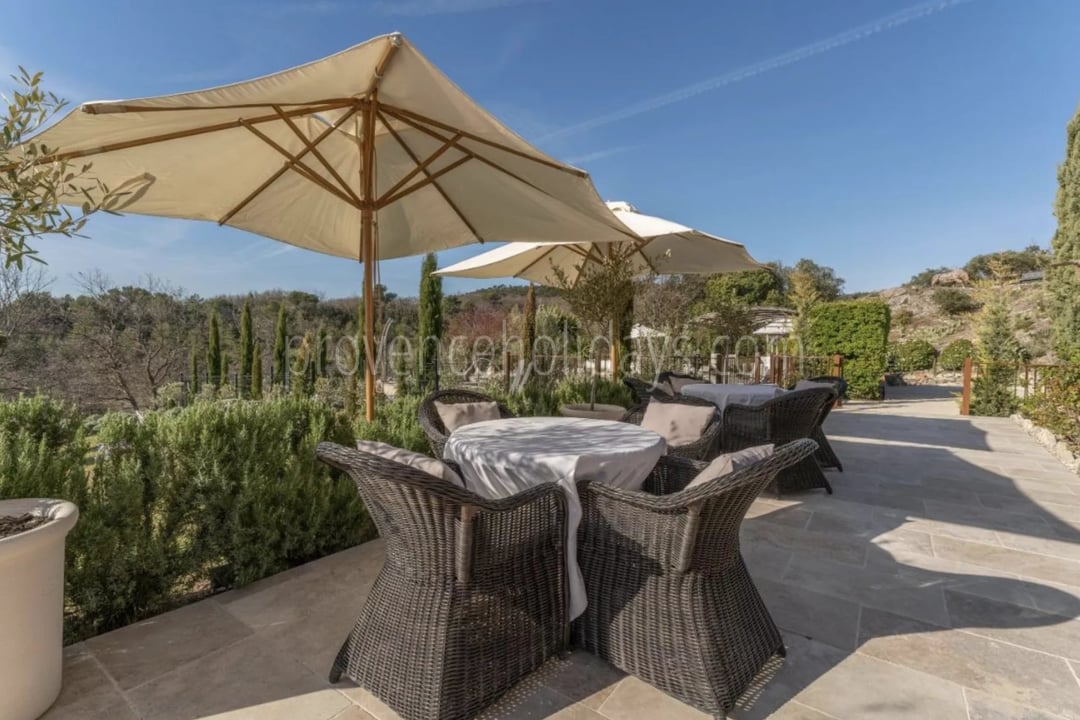 22 - Bastide with lavender in Gordes: Villa: Exterior