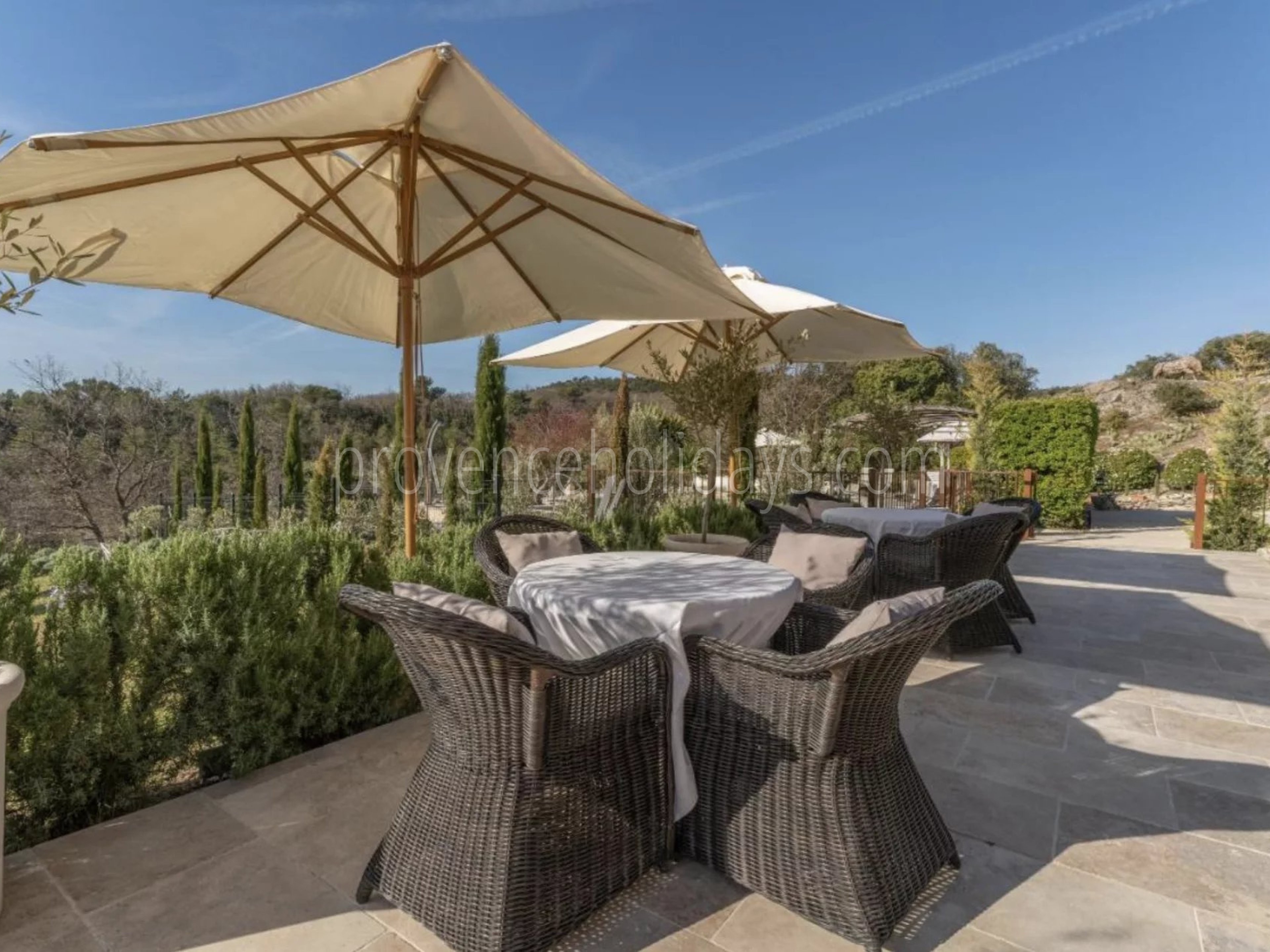 22 - Bastide with lavender in Gordes: Villa: Exterior