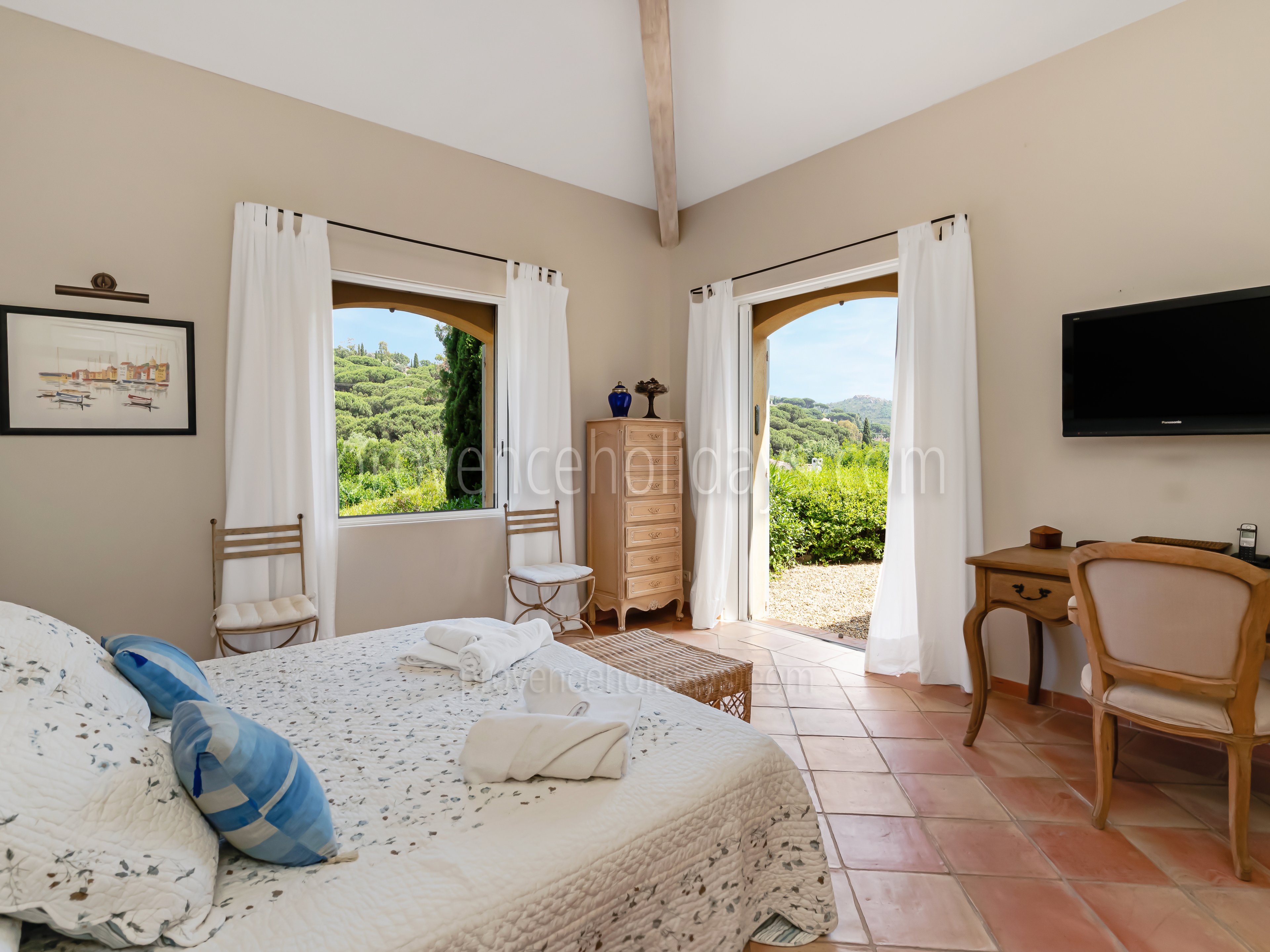 16 - Villa Serena: Villa: Bedroom